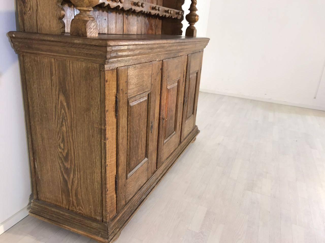 Solid Kannenstock Cabinet Made of Oak Wood For Sale 6