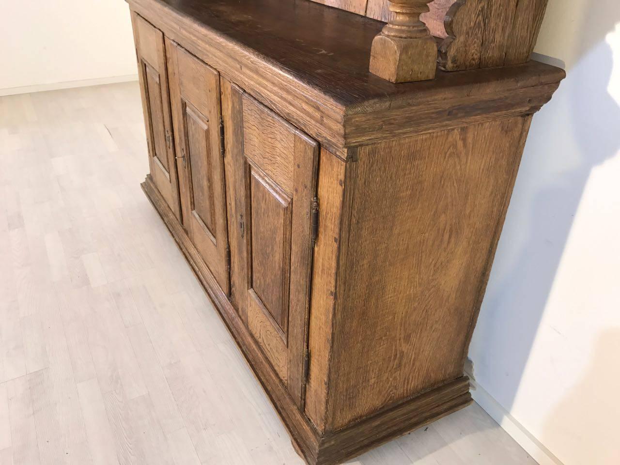 18th Century and Earlier Solid Kannenstock Cabinet Made of Oak Wood For Sale