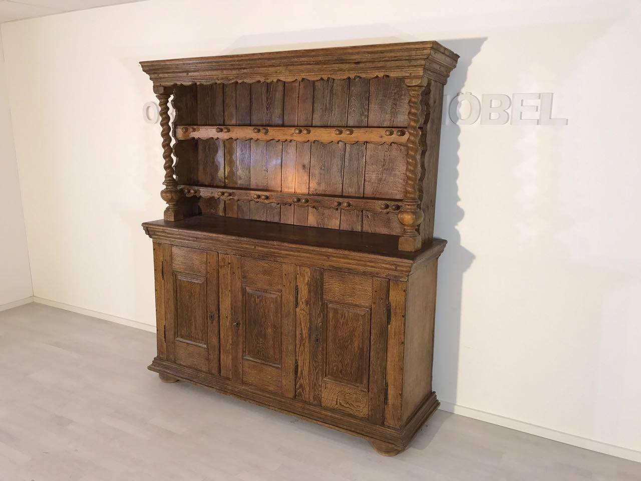 Solid Kannenstock Cabinet Made of Oak Wood For Sale 2