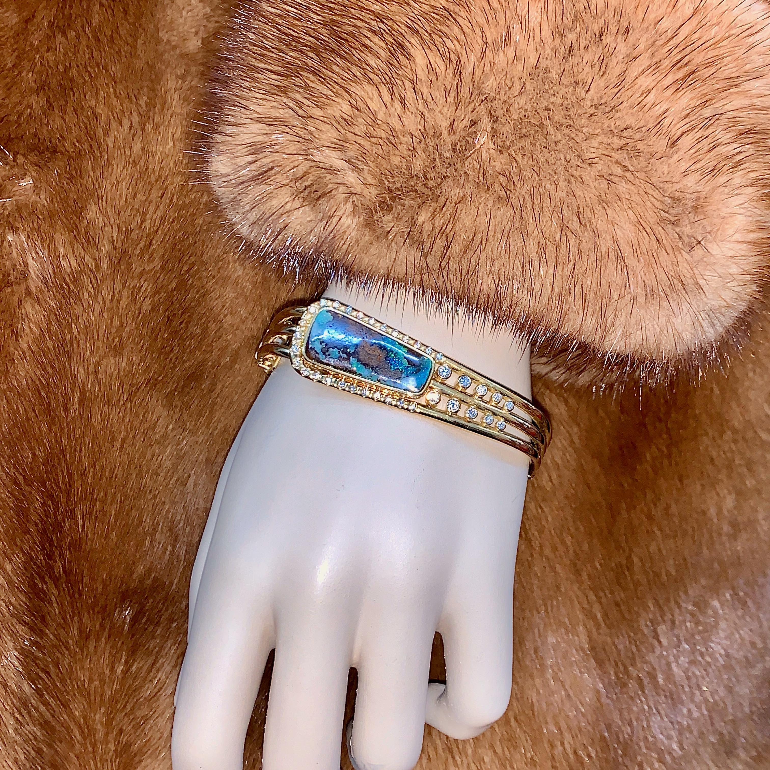 Solid Ladies Bangle, 18 Karat Gold, with Large Opal and Diamonds For Sale 2
