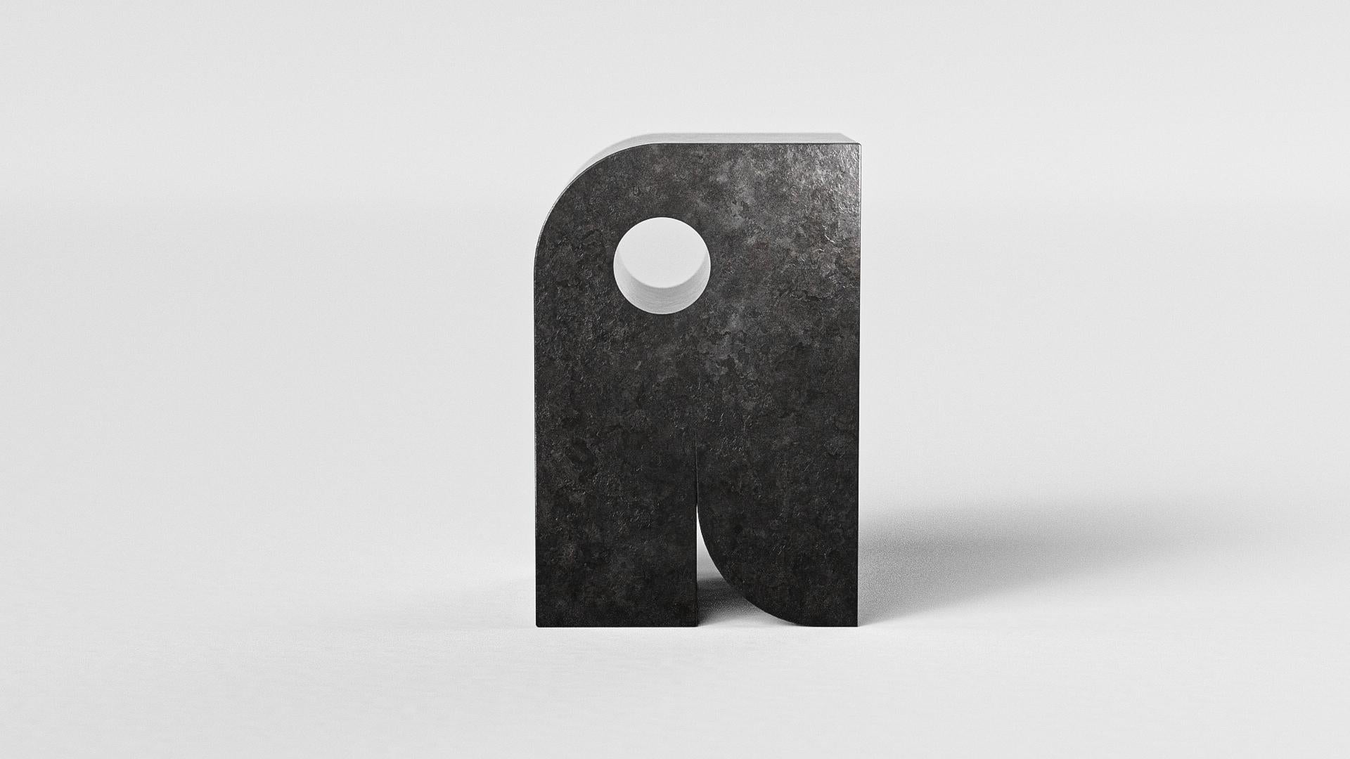 Artistics, Design/One et directeur de la création, Arthur Vallin est titulaire d'un master en Directional de la prestigieuse académie de design Penninghen située à Paris, en France. En 2010, il s'est installé à New York et a rejoint Harley & Company