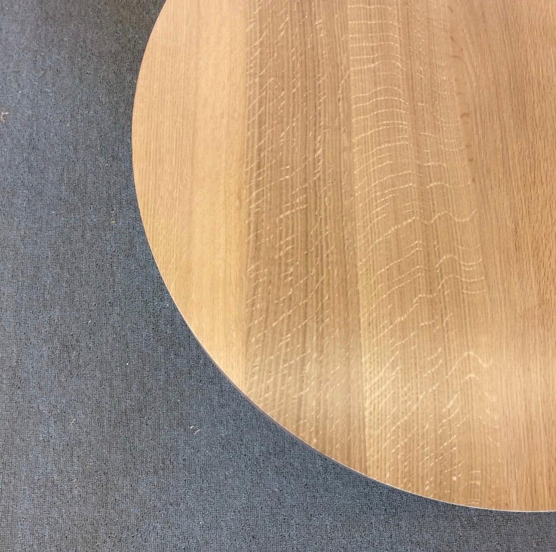 Classique américain Table basse circulaire en chêne massif Light Oak en vente