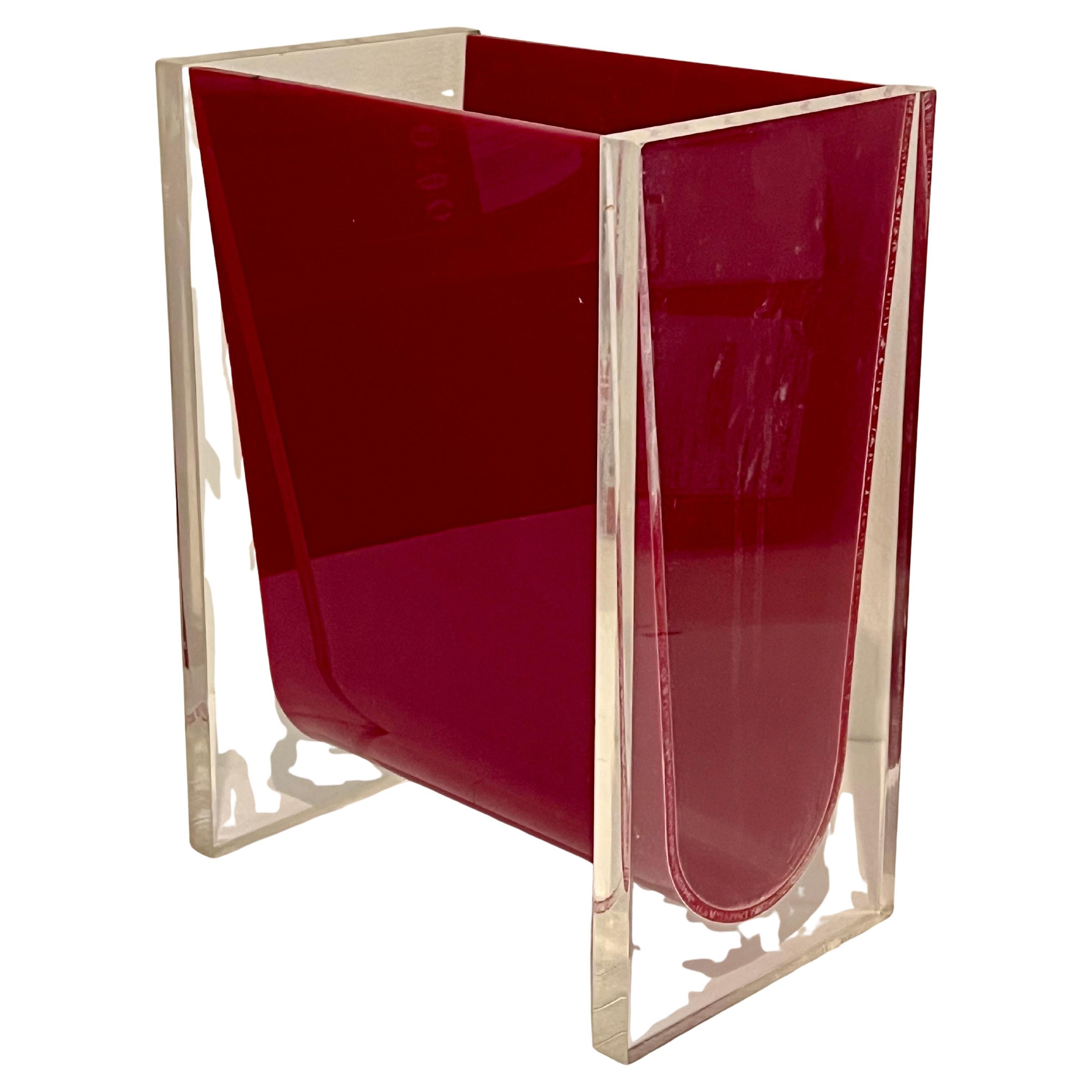 Eleganter, polierter Papierkorb aus Lucit, um 1970, vielseitig und einzigartig.