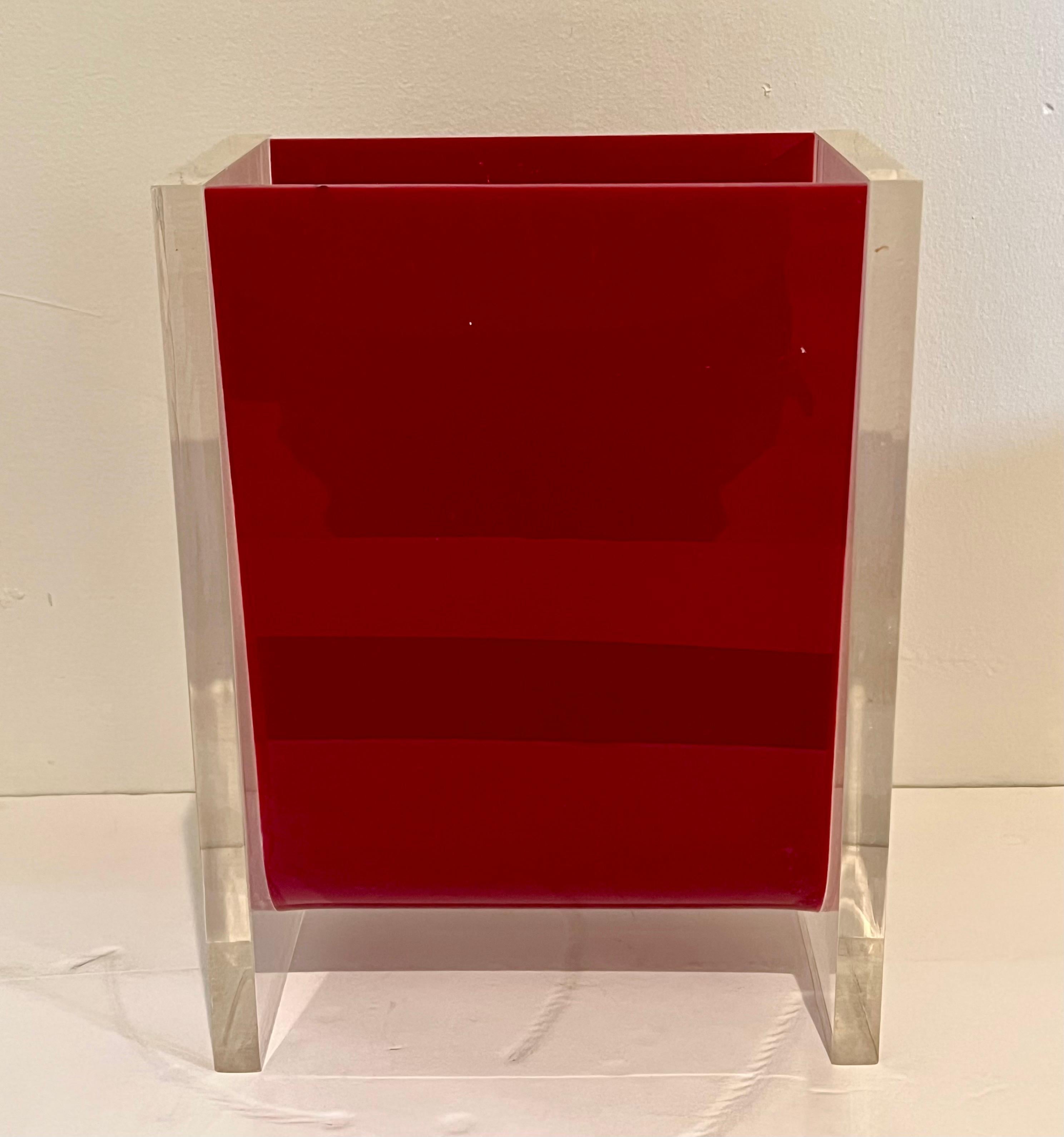 Solide Lucite Elegante Zwei-Ton-Abfall Korb Space Age im Zustand „Gut“ im Angebot in San Diego, CA