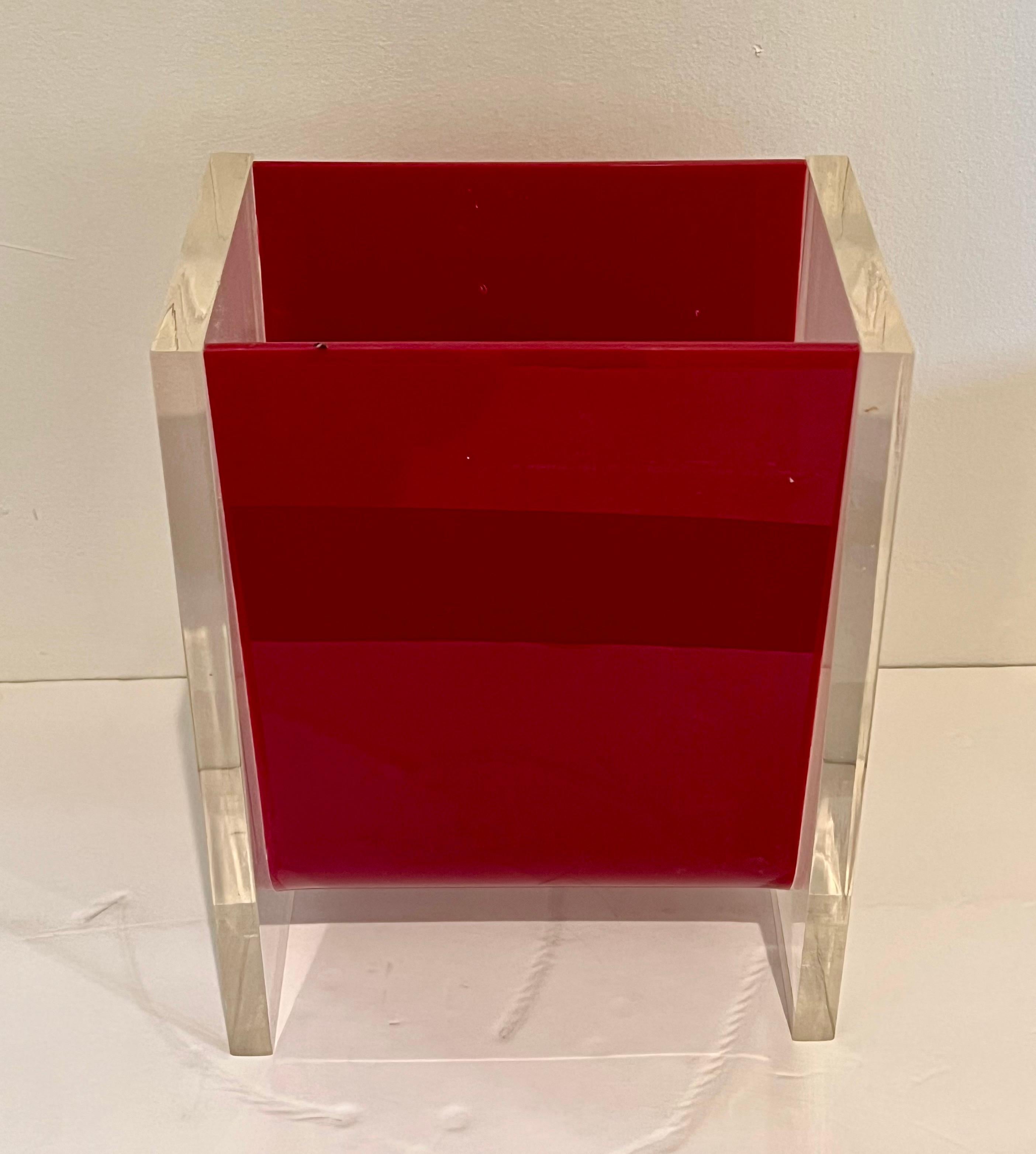 Solide Lucite Elegante Zwei-Ton-Abfall Korb Space Age (20. Jahrhundert) im Angebot