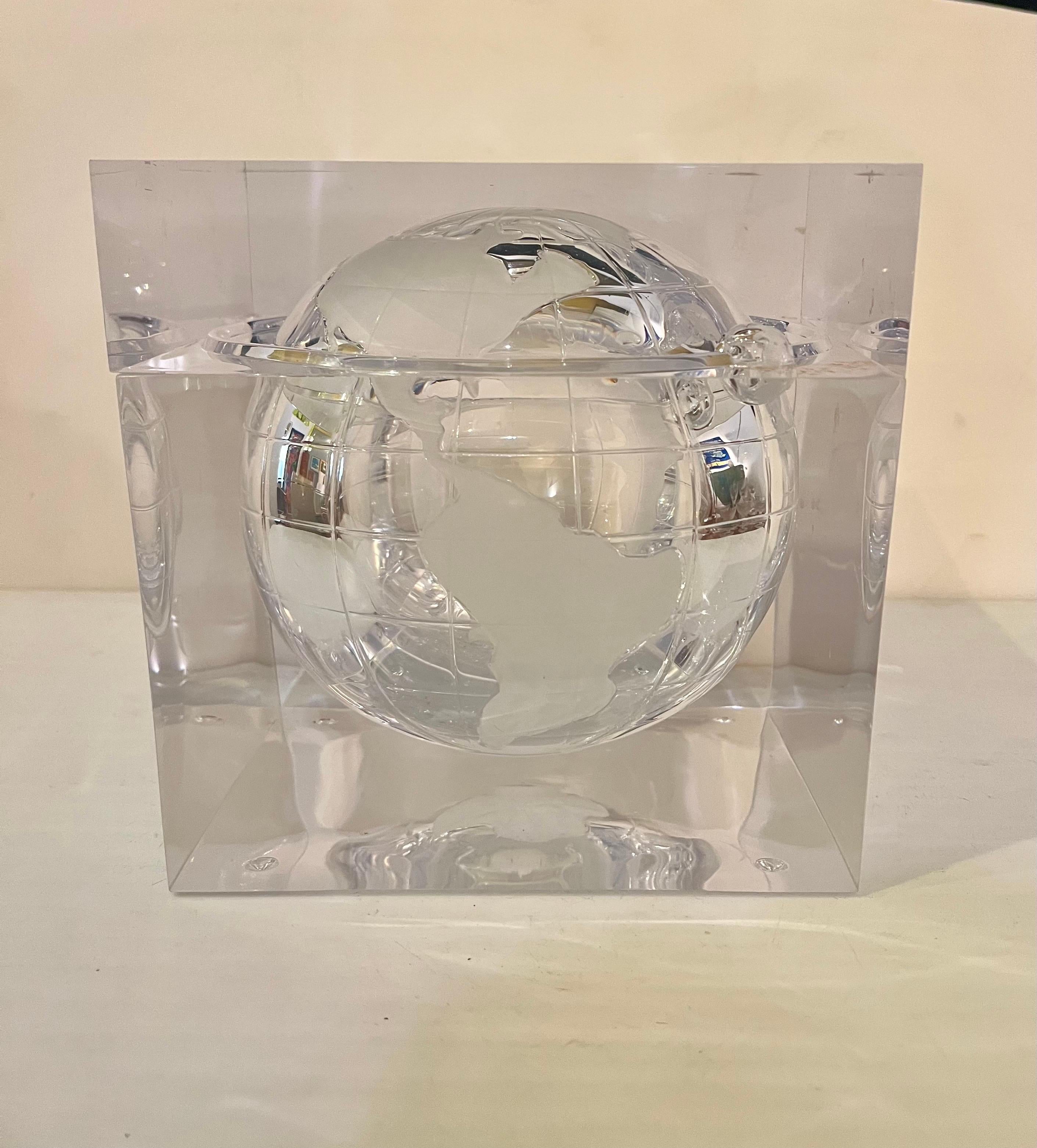 Cubitera Globo Terráqueo de Lucite Sólido de Alessandro Albrizzi Italiano en venta