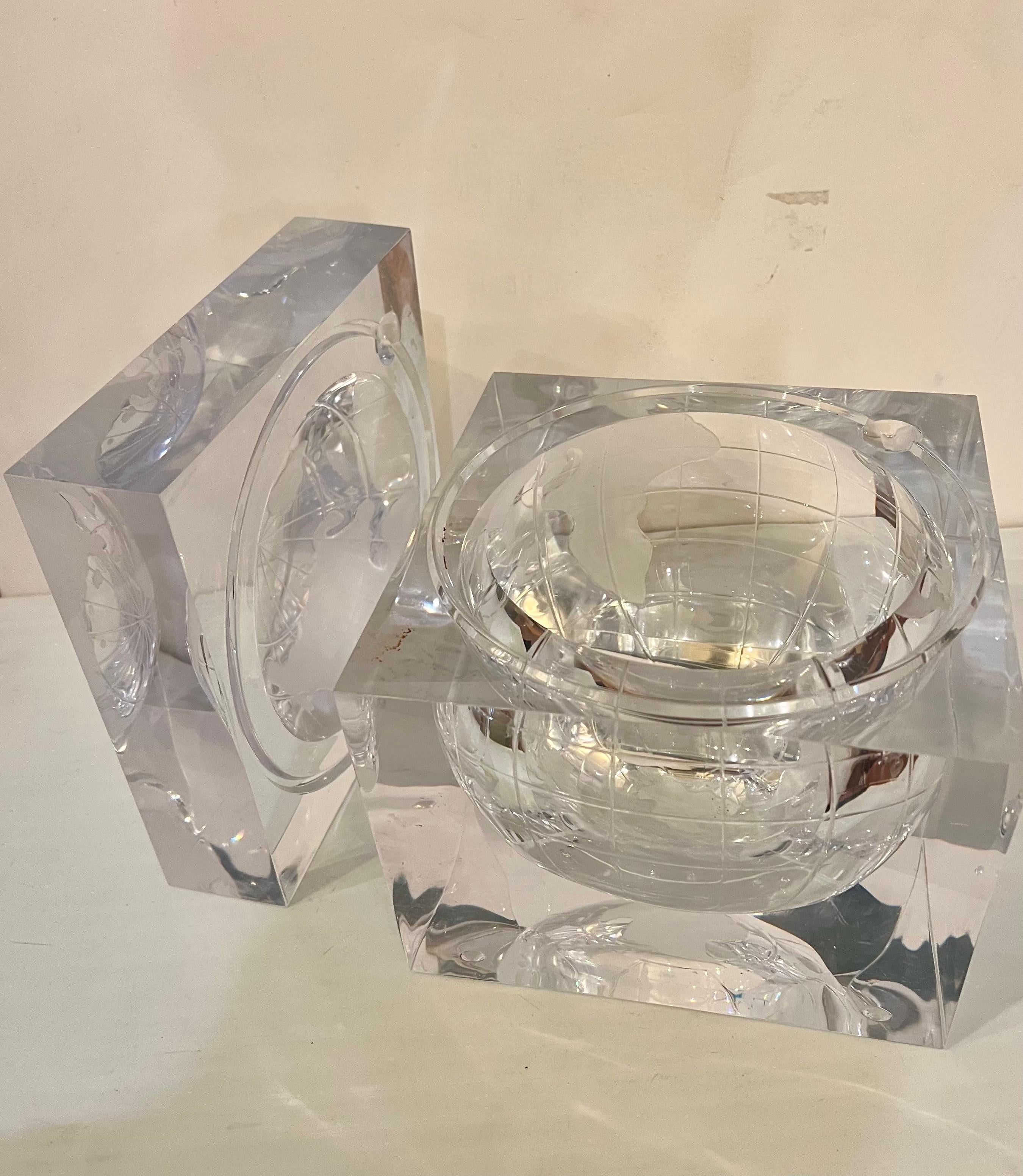 Cubitera Globo Terráqueo de Lucite Sólido de Alessandro Albrizzi en Excelente estado para la venta en San Diego, CA