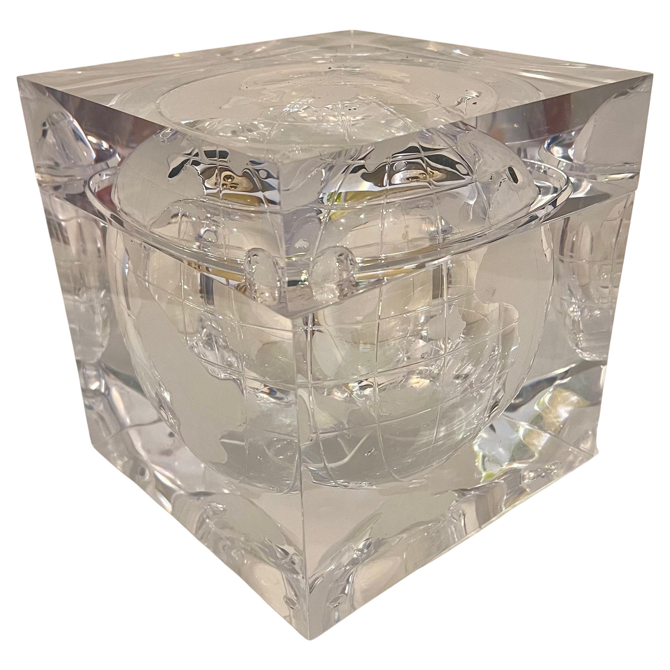 Cubitera Globo Terráqueo de Lucite Sólido de Alessandro Albrizzi