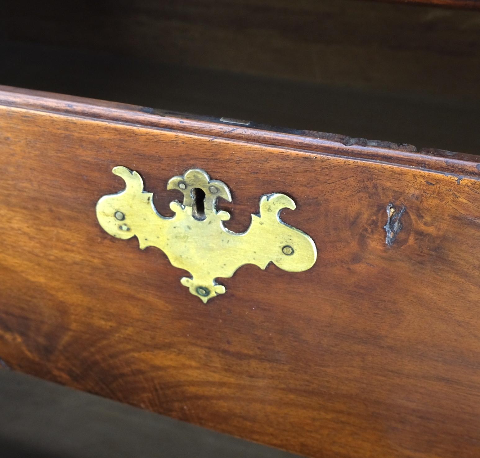 Américain Commode 3 tiroirs en acajou massif Style Chippendale Antique  en vente