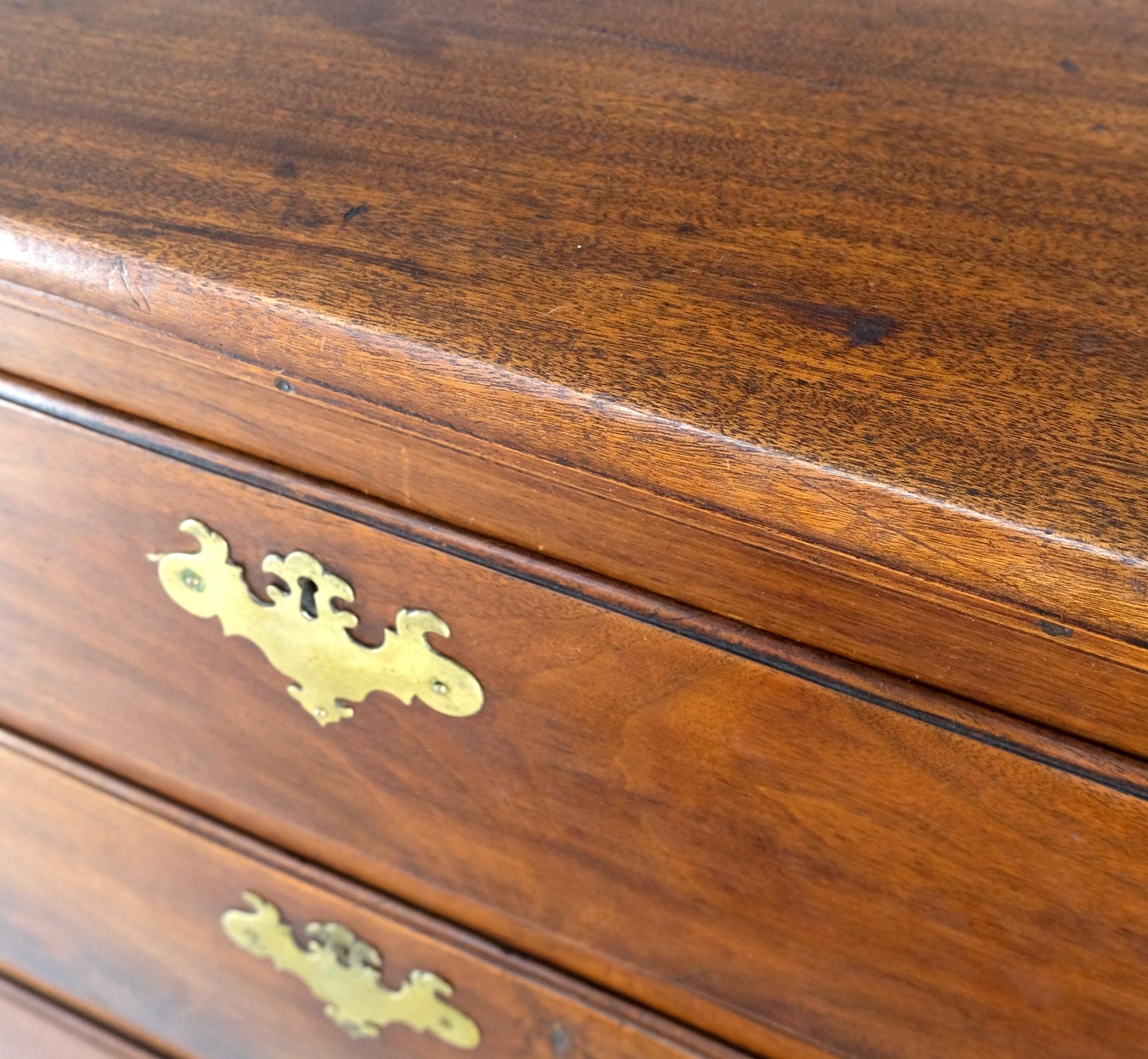 Laqué Commode 3 tiroirs en acajou massif Style Chippendale Antique  en vente