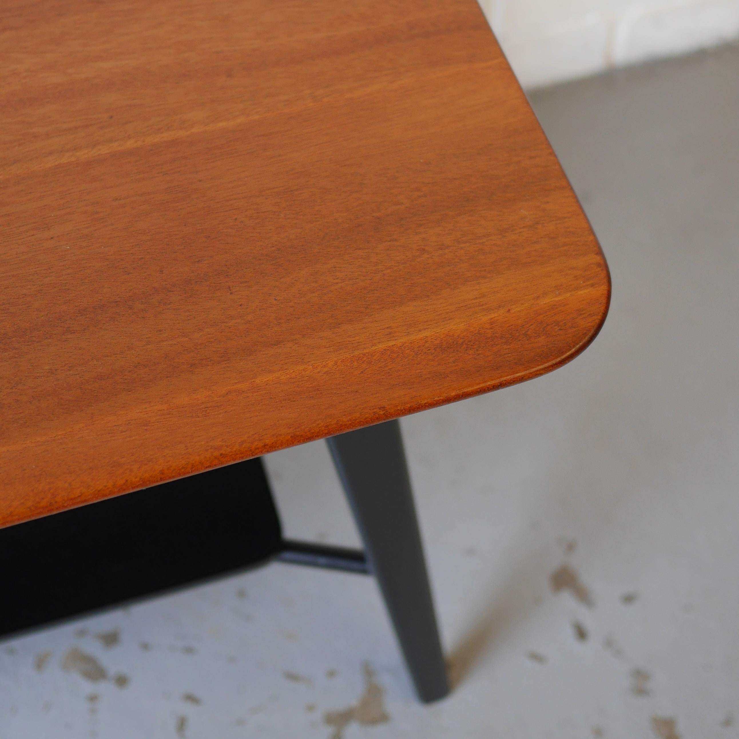 Mid-Century Modern Solid Mahogany Coffee or Lamp Table by Vanson, circa 1955 For Sale