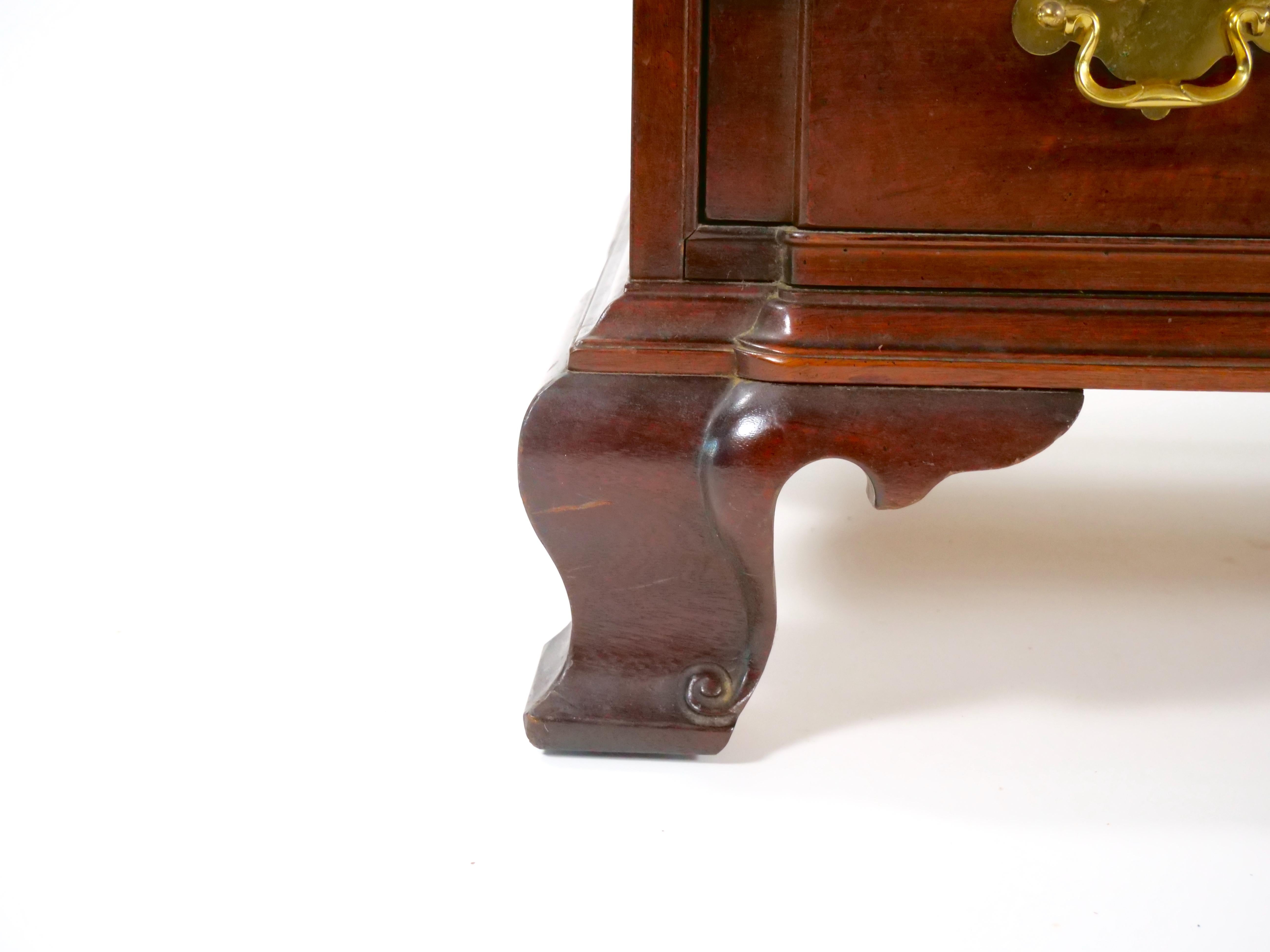 Solid Mahogany Georgian Style Four  Front Pull Chest Drawers / Commode 5