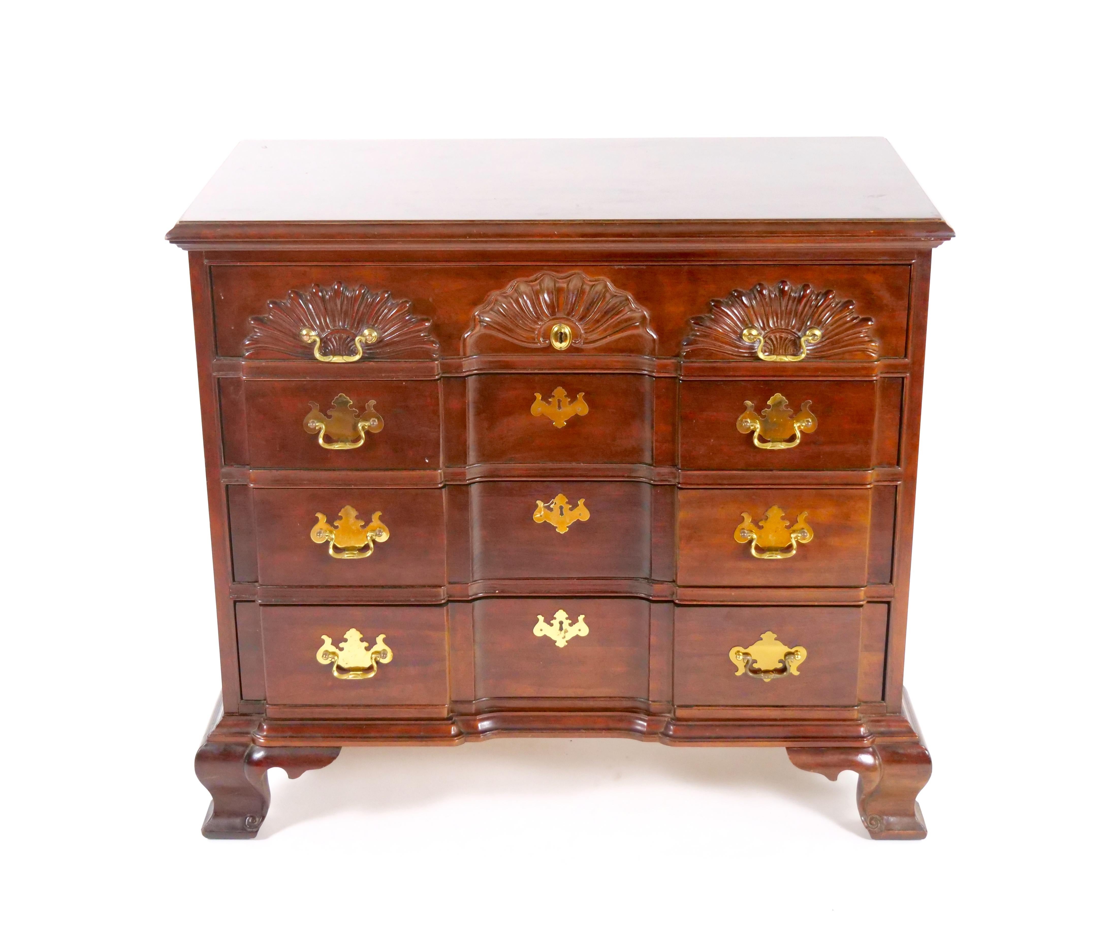 Solid Mahogany Georgian Style Four  Front Pull Chest Drawers / Commode For Sale 6