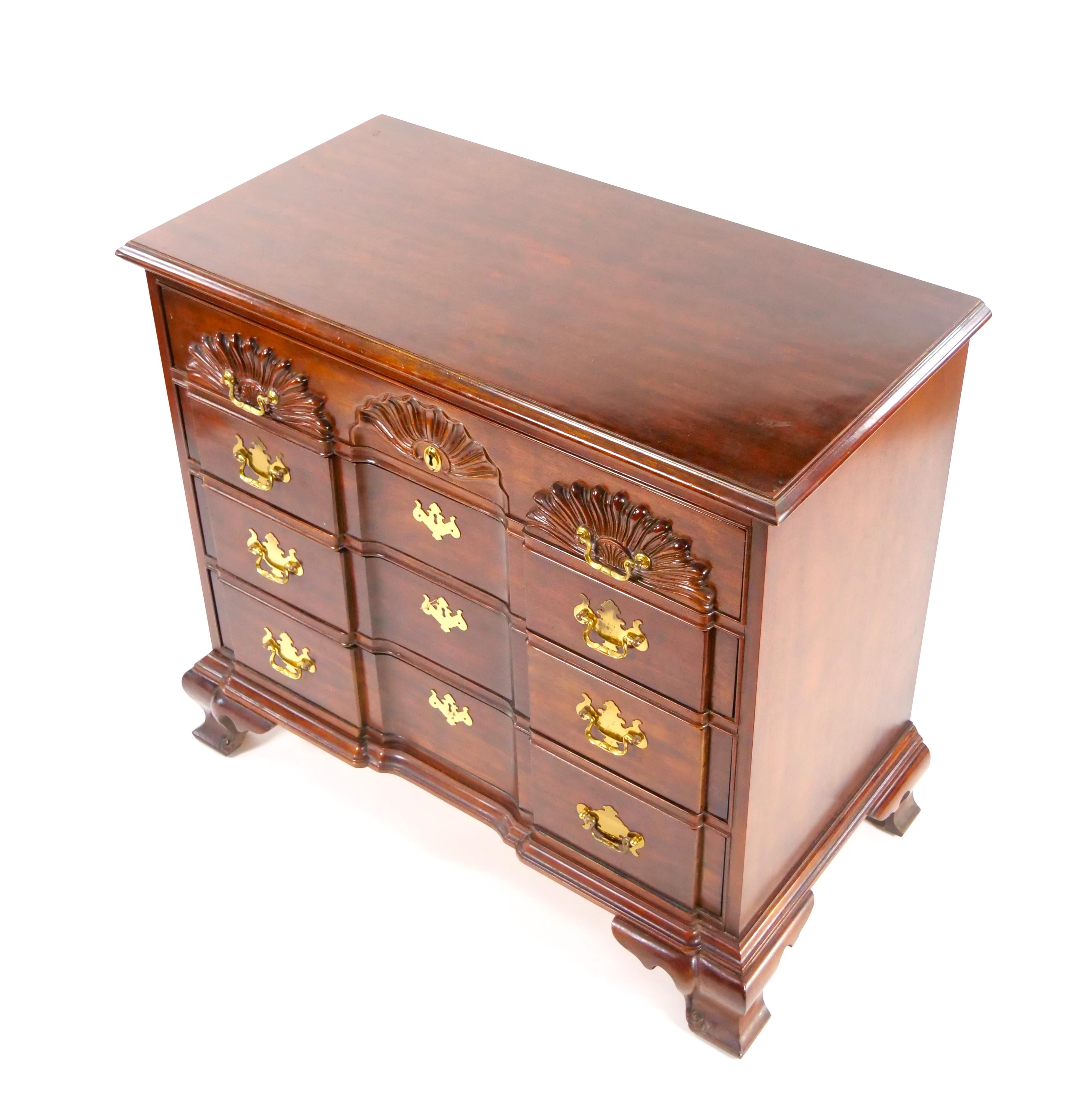 Chippendale Solid Mahogany Georgian Style Four  Front Pull Chest Drawers / Commode For Sale