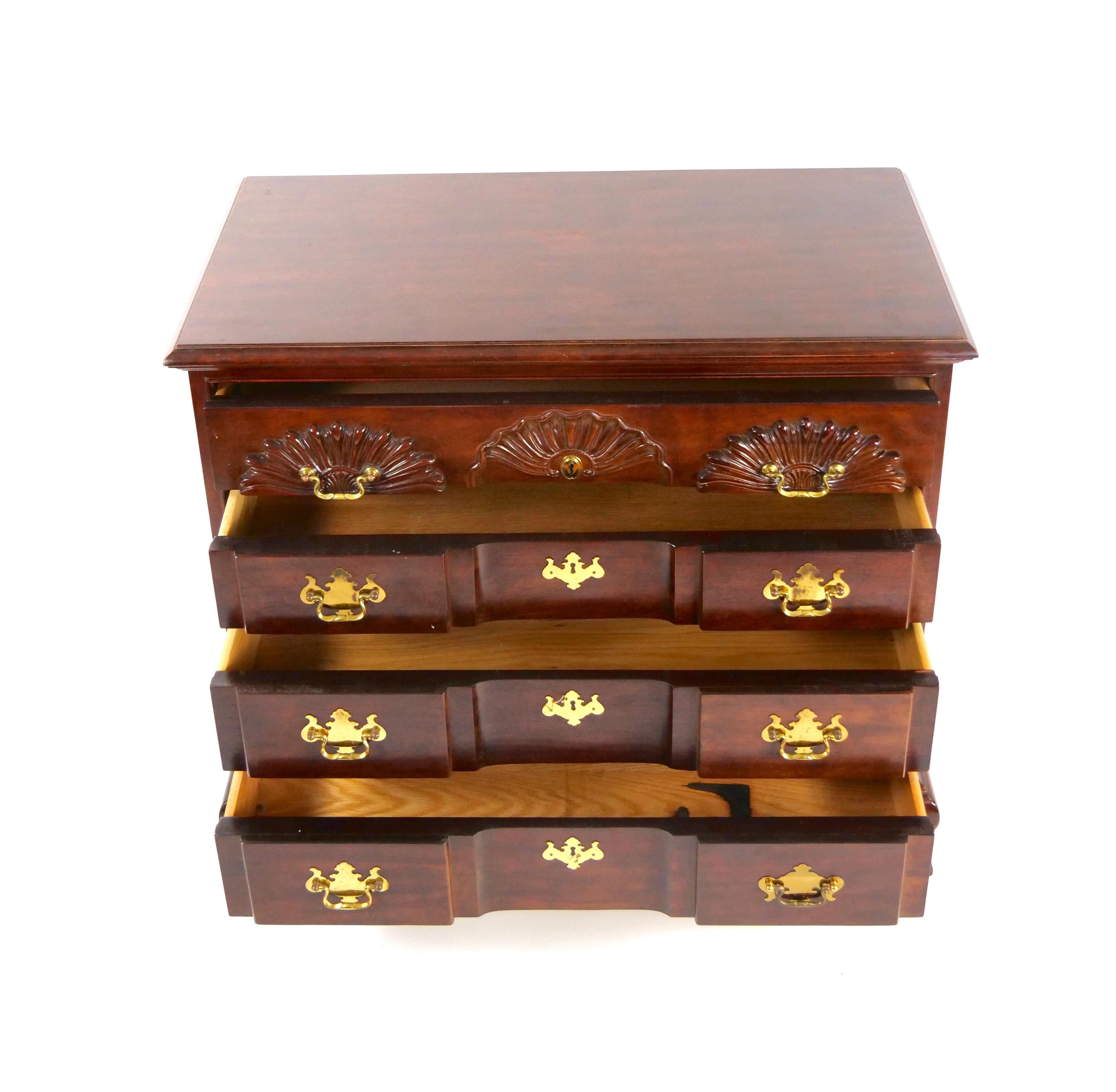 Solid Mahogany Georgian Style Four  Front Pull Chest Drawers / Commode In Good Condition In Tarry Town, NY