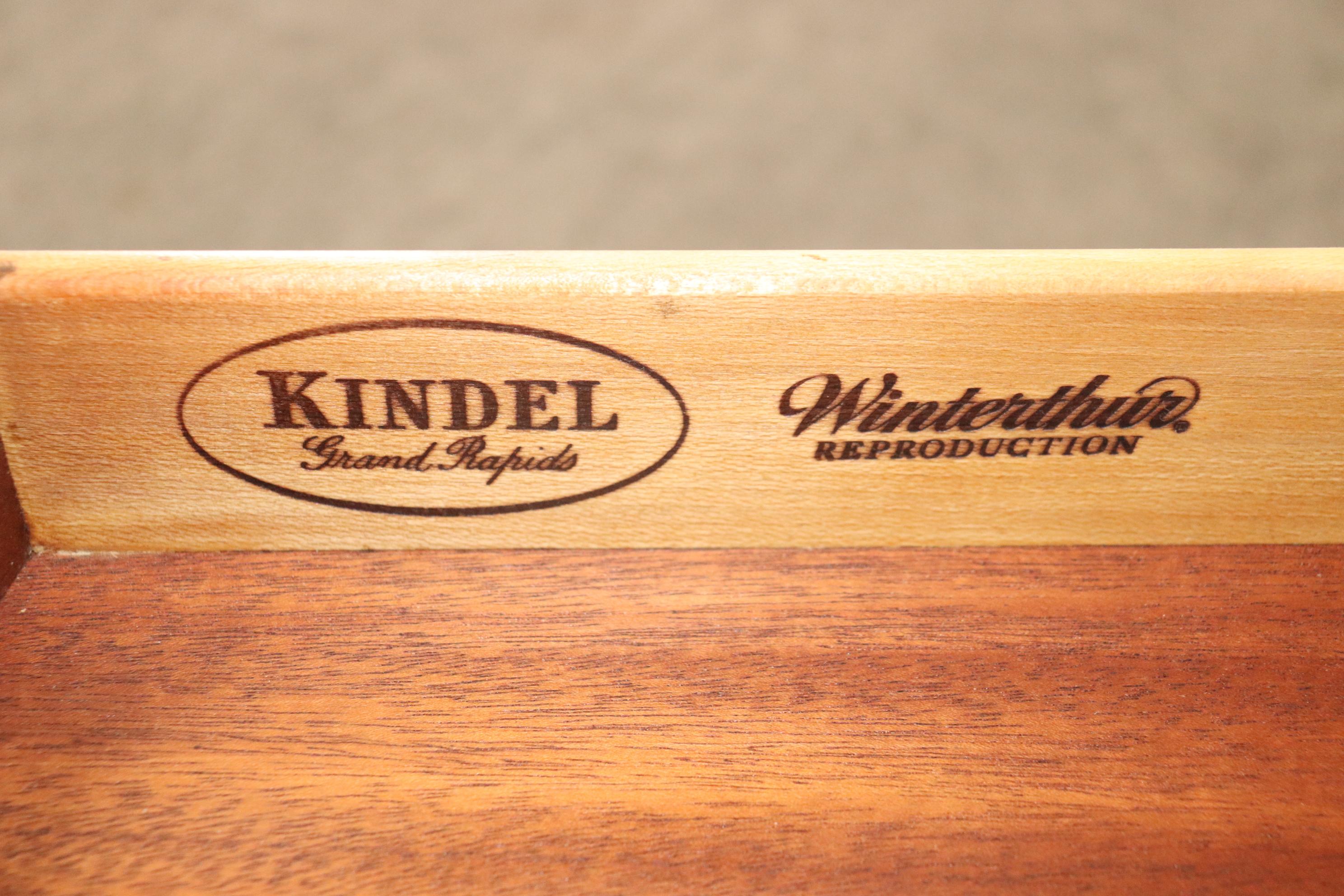 Kindel Winterthur Kollektion Chippendale-Tisch aus massivem Mahagoni mit klappbaren Blättern (amerikanisch) im Angebot