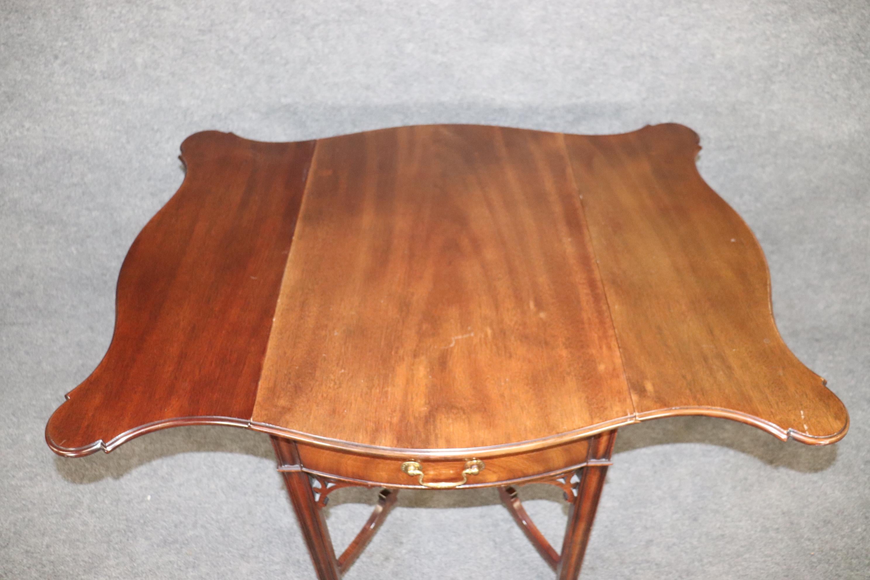 Solid Mahogany Kindel Winterthur Collection Chippendale Drop Leaf Table In Good Condition For Sale In Swedesboro, NJ
