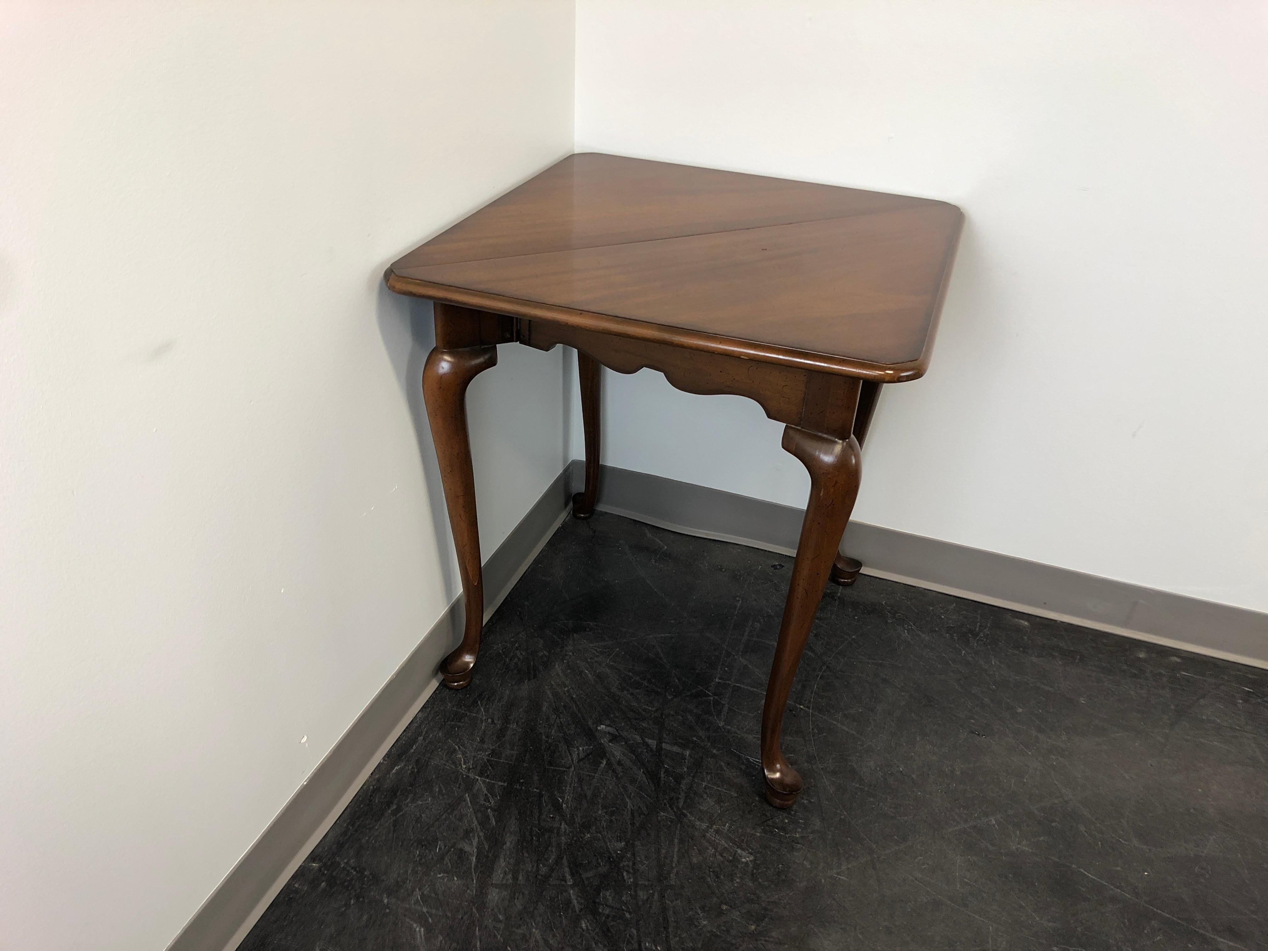 American Solid Mahogany Queen Anne Style Drop-Leaf Handkerchief Table