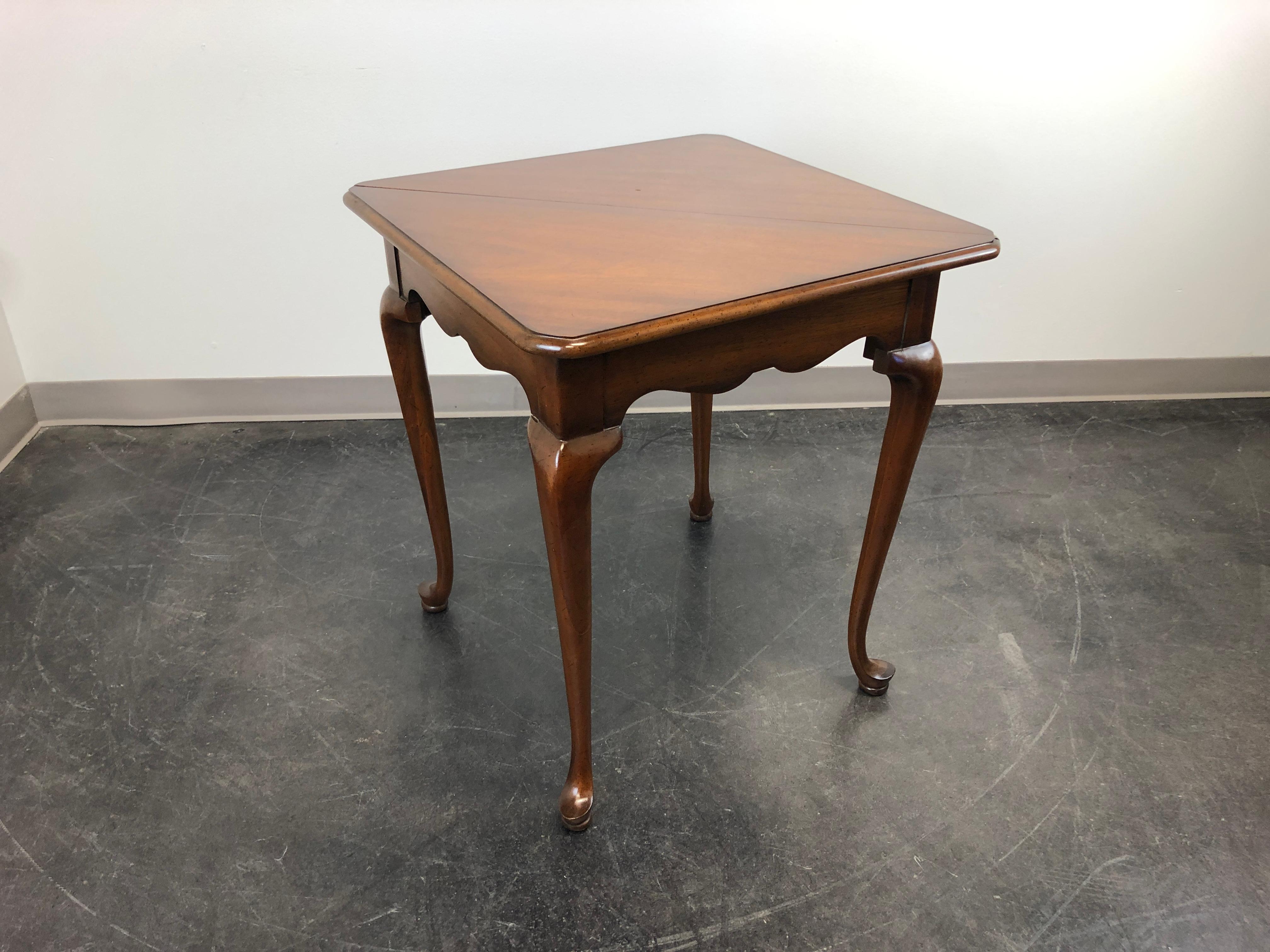 Solid Mahogany Queen Anne Style Drop-Leaf Handkerchief Table In Good Condition In Charlotte, NC
