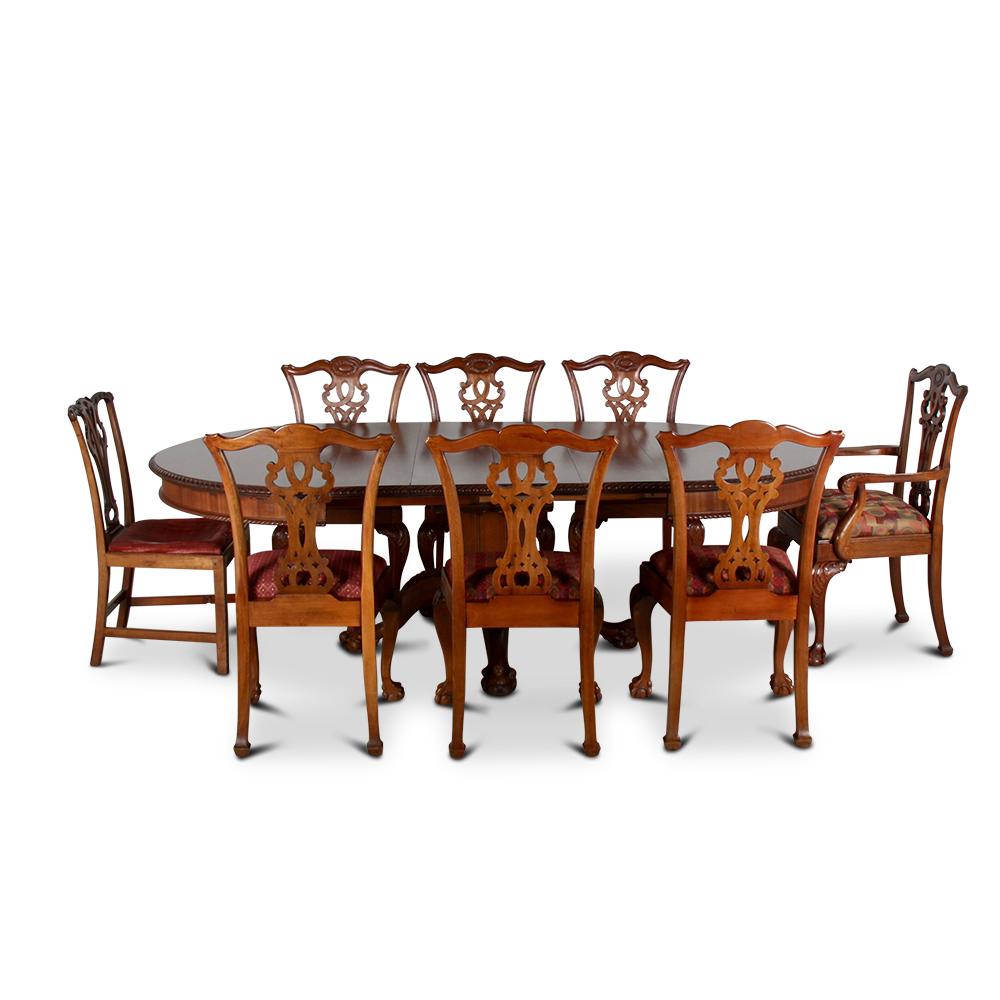 Solid Mahogany Round Chippendale Dining Table In Good Condition In Vancouver, British Columbia