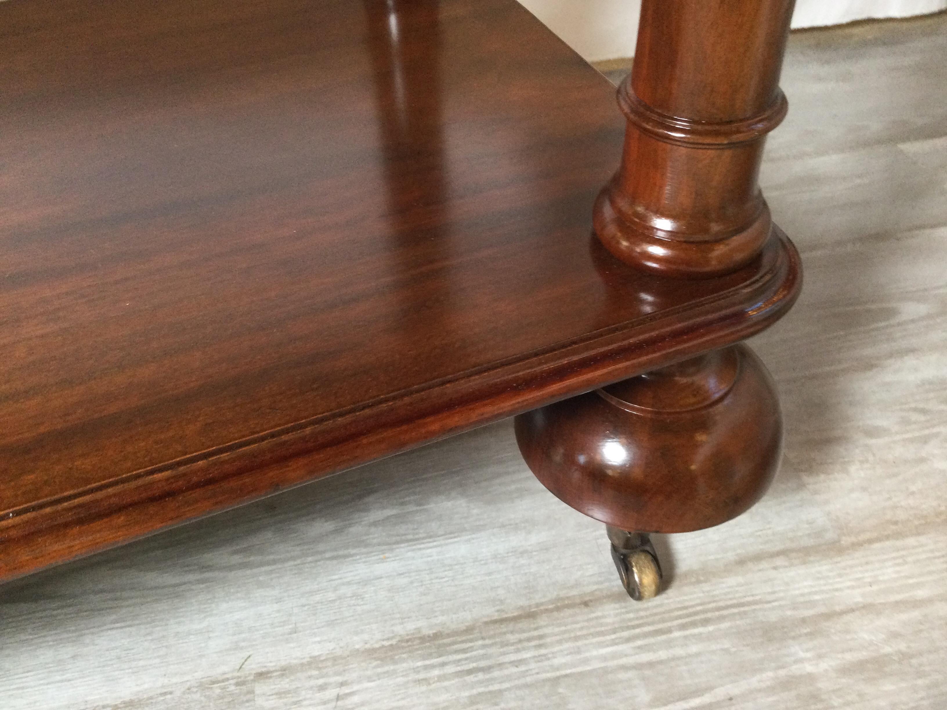 Solid Mahogany Three Tiered Silent Butler/Server In Good Condition In Lambertville, NJ