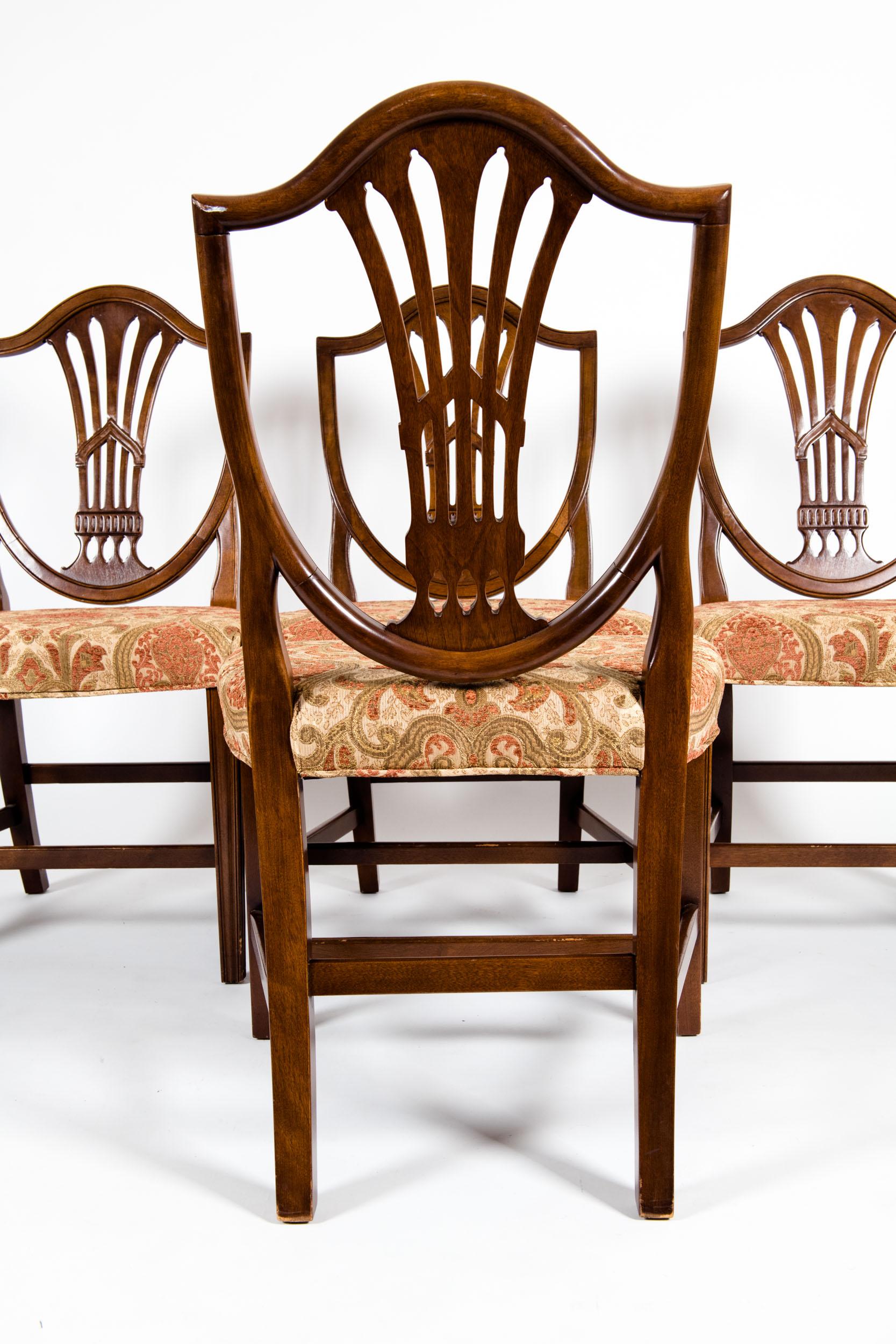 Solid Mahogany Wood Shield Back Dining Chair Set  In Excellent Condition In Tarry Town, NY