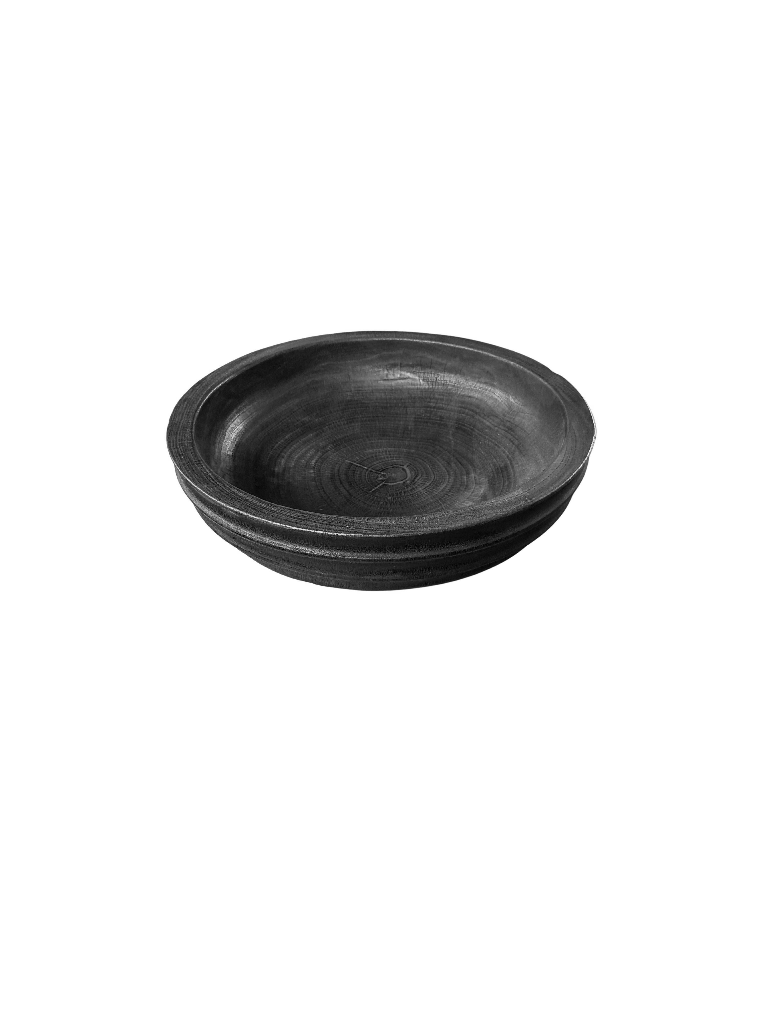 Solid Mango Wood Bowl with Burnt Finish In Good Condition For Sale In Jimbaran, Bali