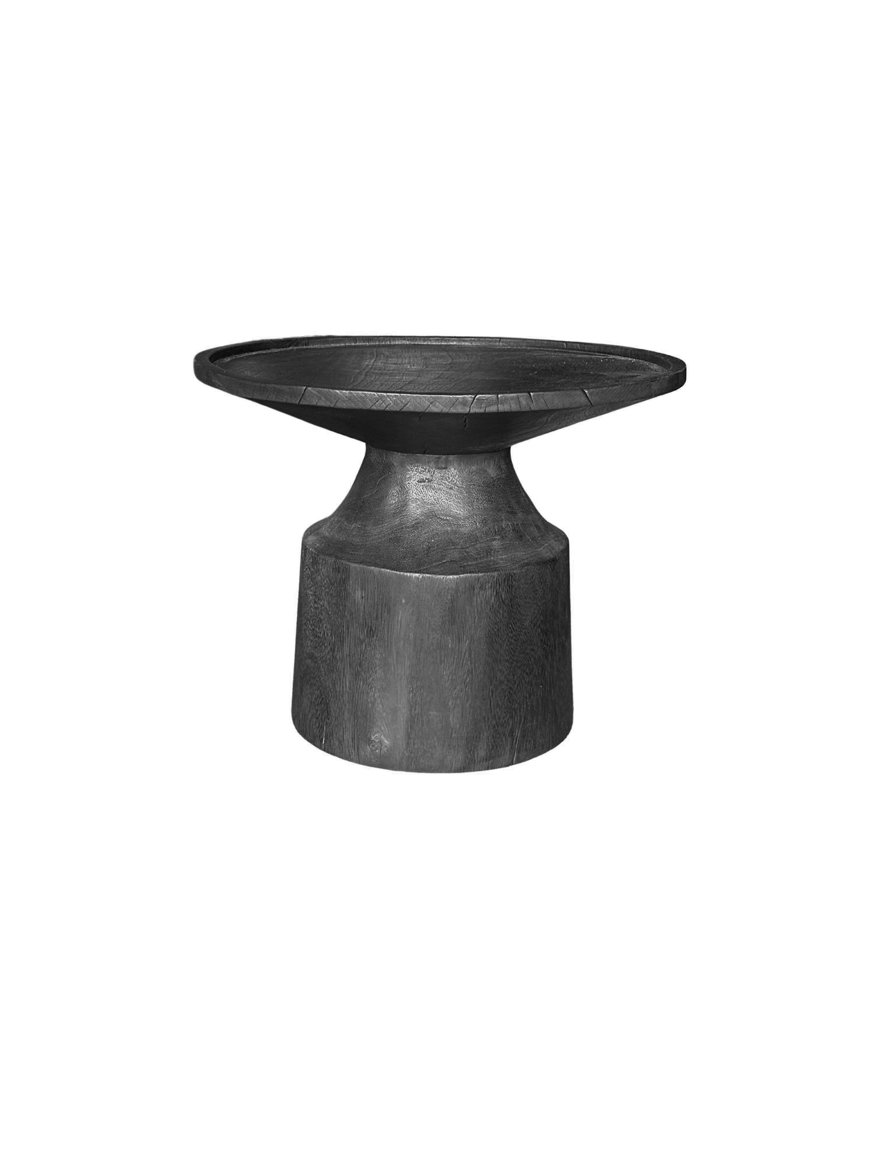 Runder Beistelltisch aus massivem Mangoholz Modern Organic (Indonesisch) im Angebot