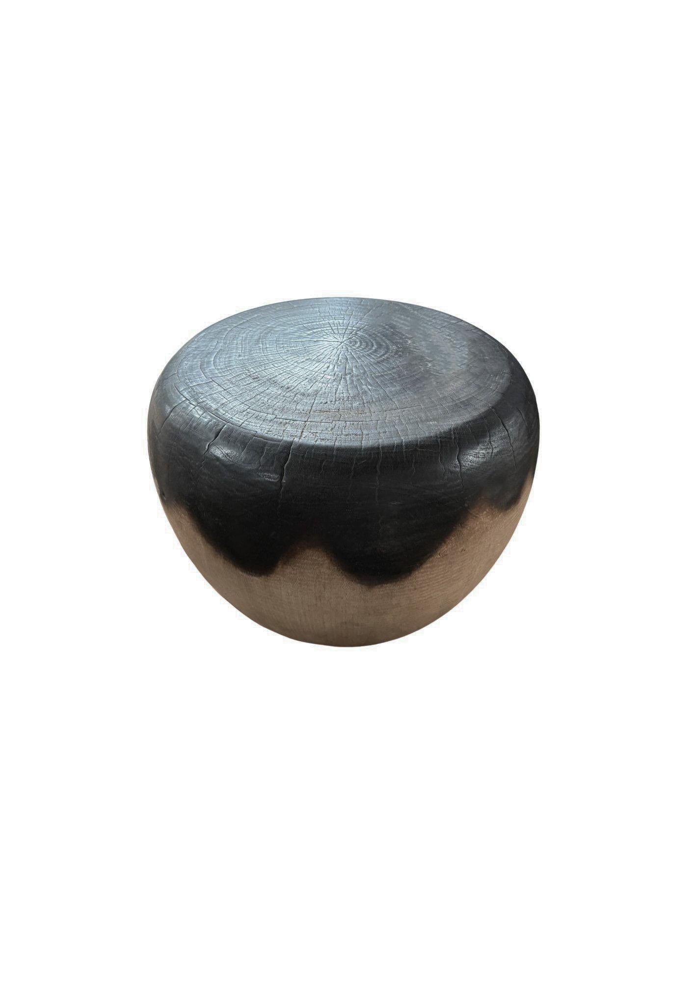 Solid Mango Wood Round Side Table, Modern Organic, Natural & Burnt Finish In New Condition For Sale In Jimbaran, Bali