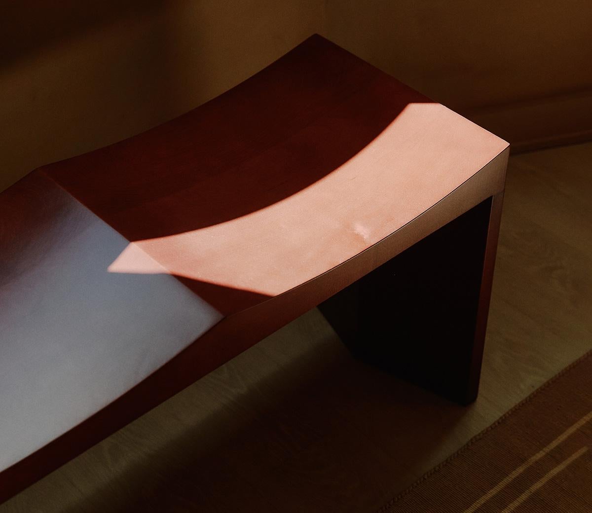 Banc arc 54 pouces en érable massif par JUNTOS Projects Neuf - En vente à Brooklyn, NY