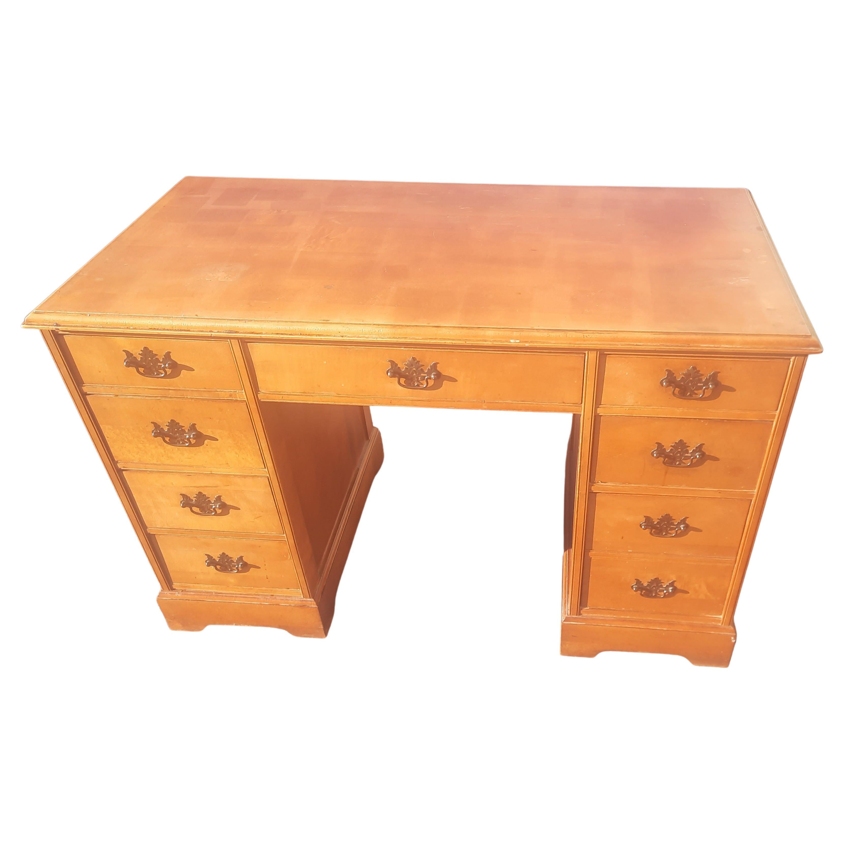 Ethan Allen Classic Manor solid Maple 8-Drawer Partners Desk Writing Desk, Circa 1950s
Good vintage condition. All dovetails drawers working perfectly. 
Measures 44W x 22D x 29.5H

W5.
