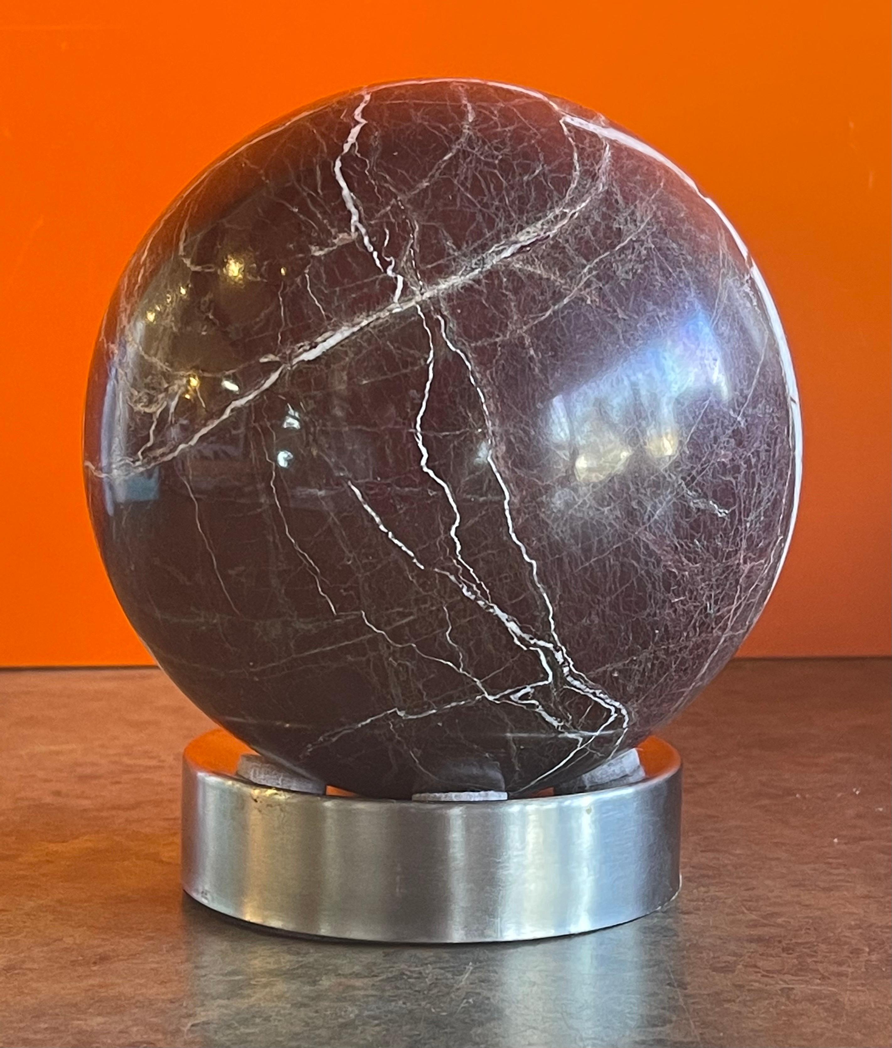 Beautiful solid brown marble decorative sphere on chrome base, circa 1970s. The piece is in very good condition with no chips or cracks; it has a nice polished finish with white veining. The sphere measures 6