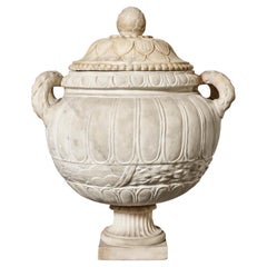 Urna cineraria de mármol macizo de estilo romano