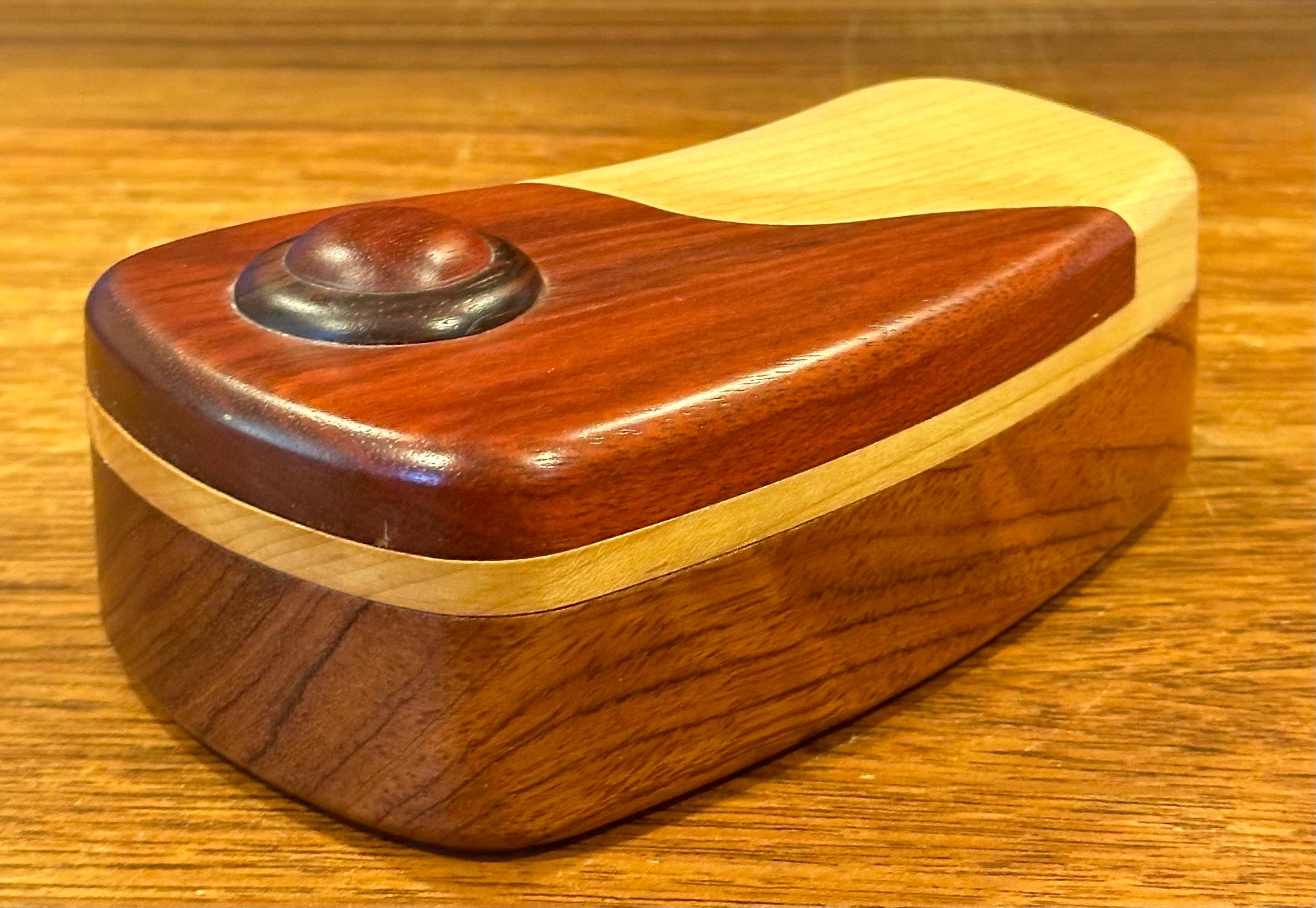 Scatola puzzle in legno massiccio misto Wood in vendita 4
