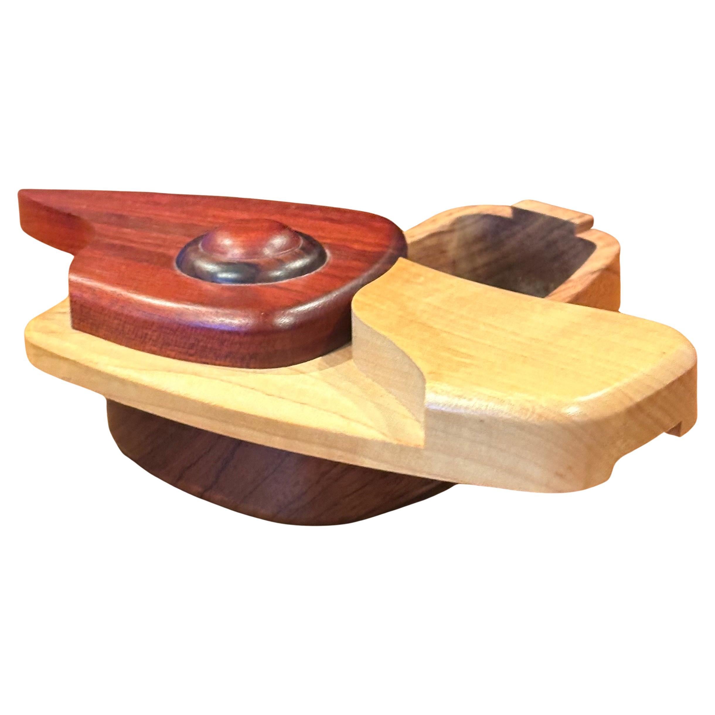 Scatola puzzle in legno massiccio misto Wood In condizioni buone in vendita a San Diego, CA