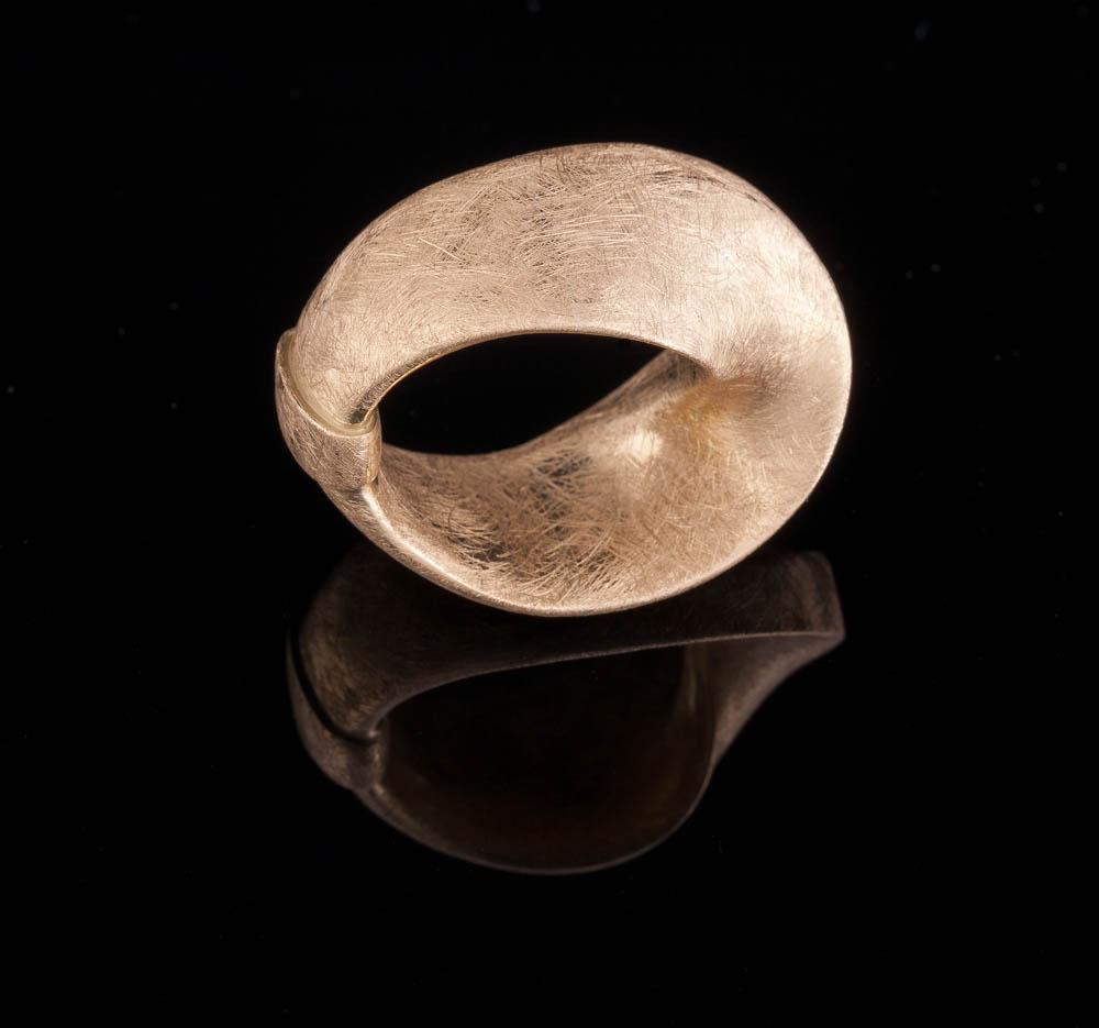 Women's or Men's 18 Karat Yellow Gold. Solid Mobus Ring, Contemporary Ring  For Sale