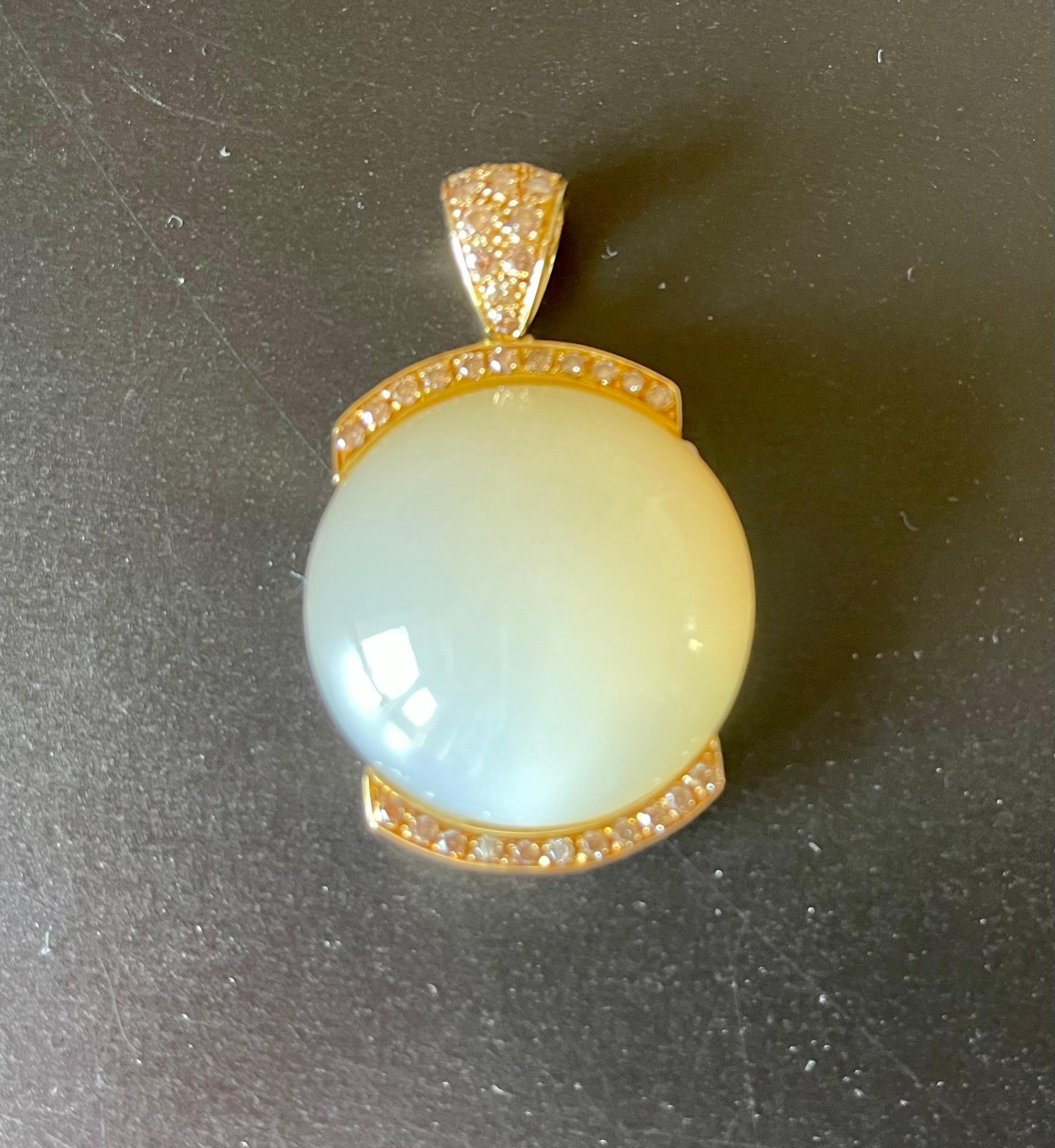 Solid Modern 18 K Yellow Gold Pendant Moonstone Diamonds In Good Condition For Sale In Zurich, Zollstrasse