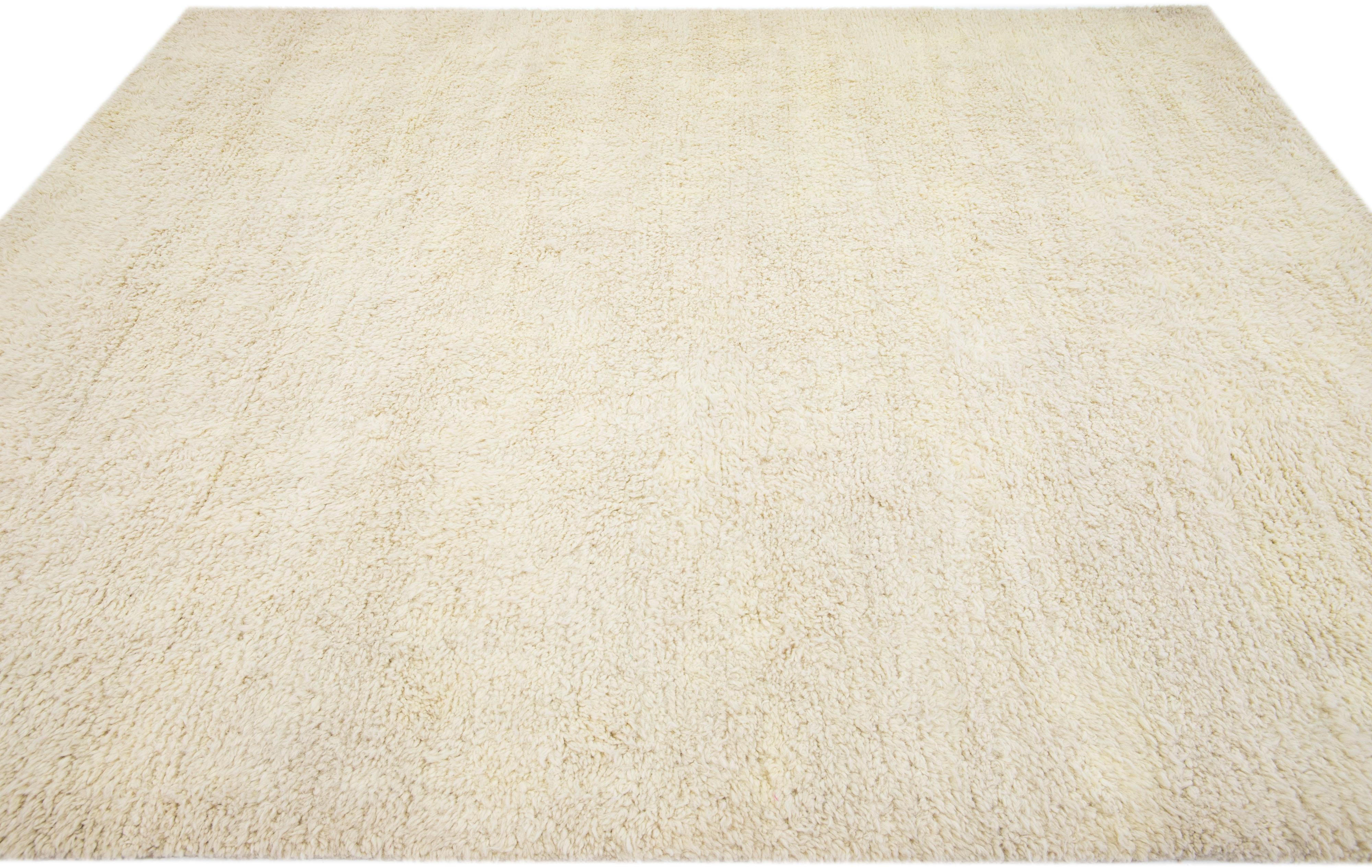Hand-Knotted Solid Modern Moroccan Wool Rug Handmade with Ivory Field For Sale