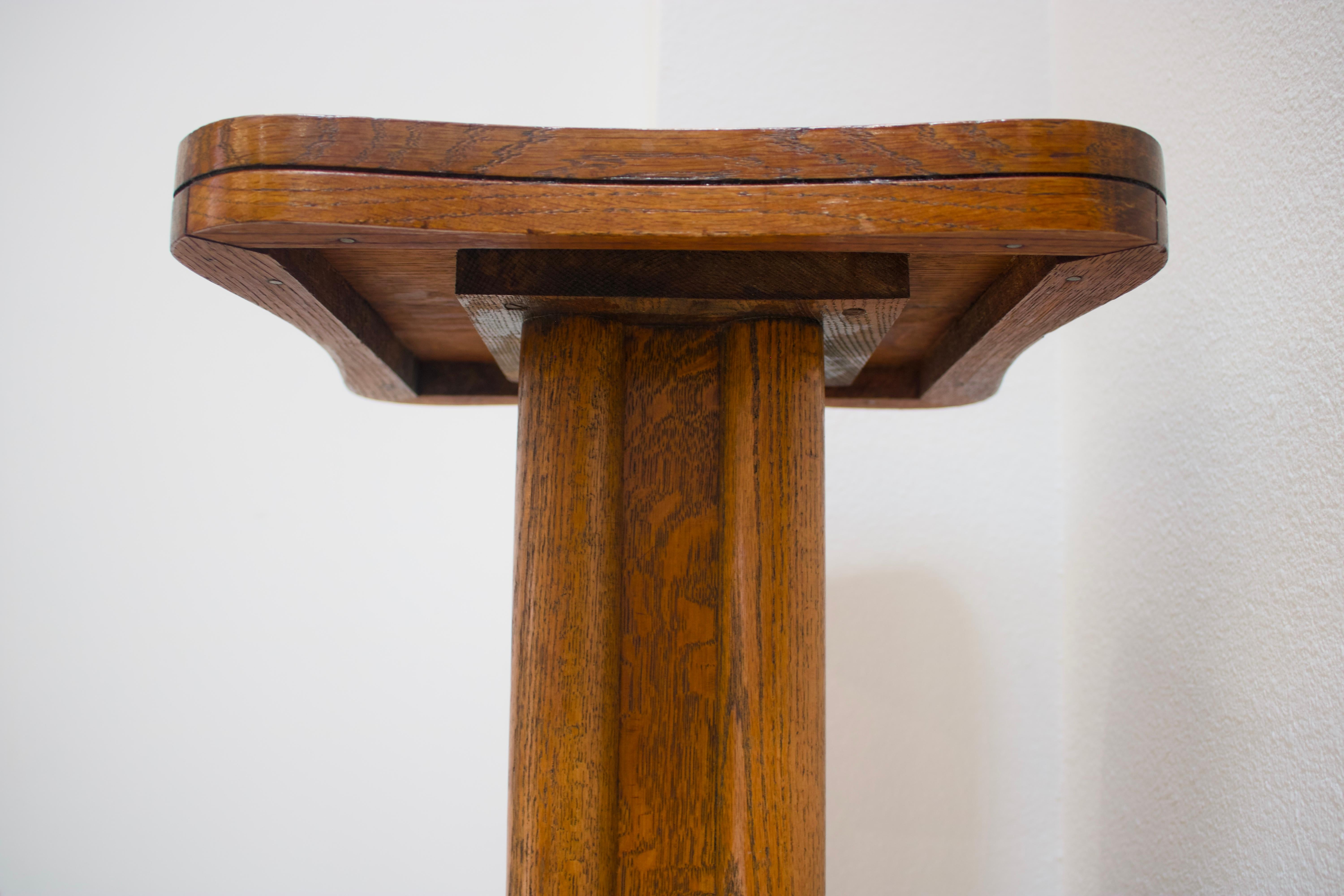 Solid natural oak pedestal, 20th century For Sale 1