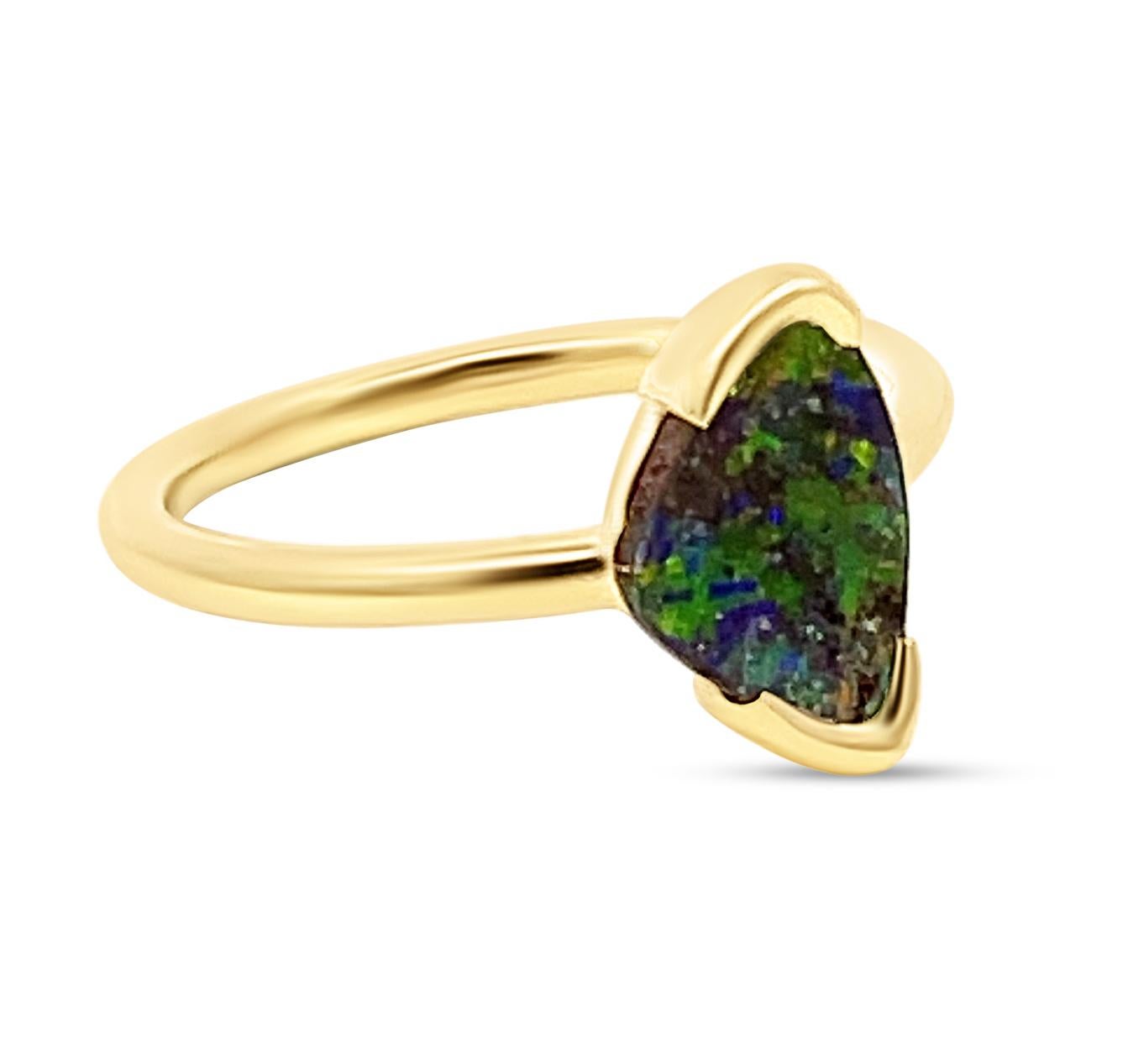 Solid Natural Untreated Australian 1.38ct Boulder Opal Ring in 18k Yellow Gold  In New Condition For Sale In Sydney, AU