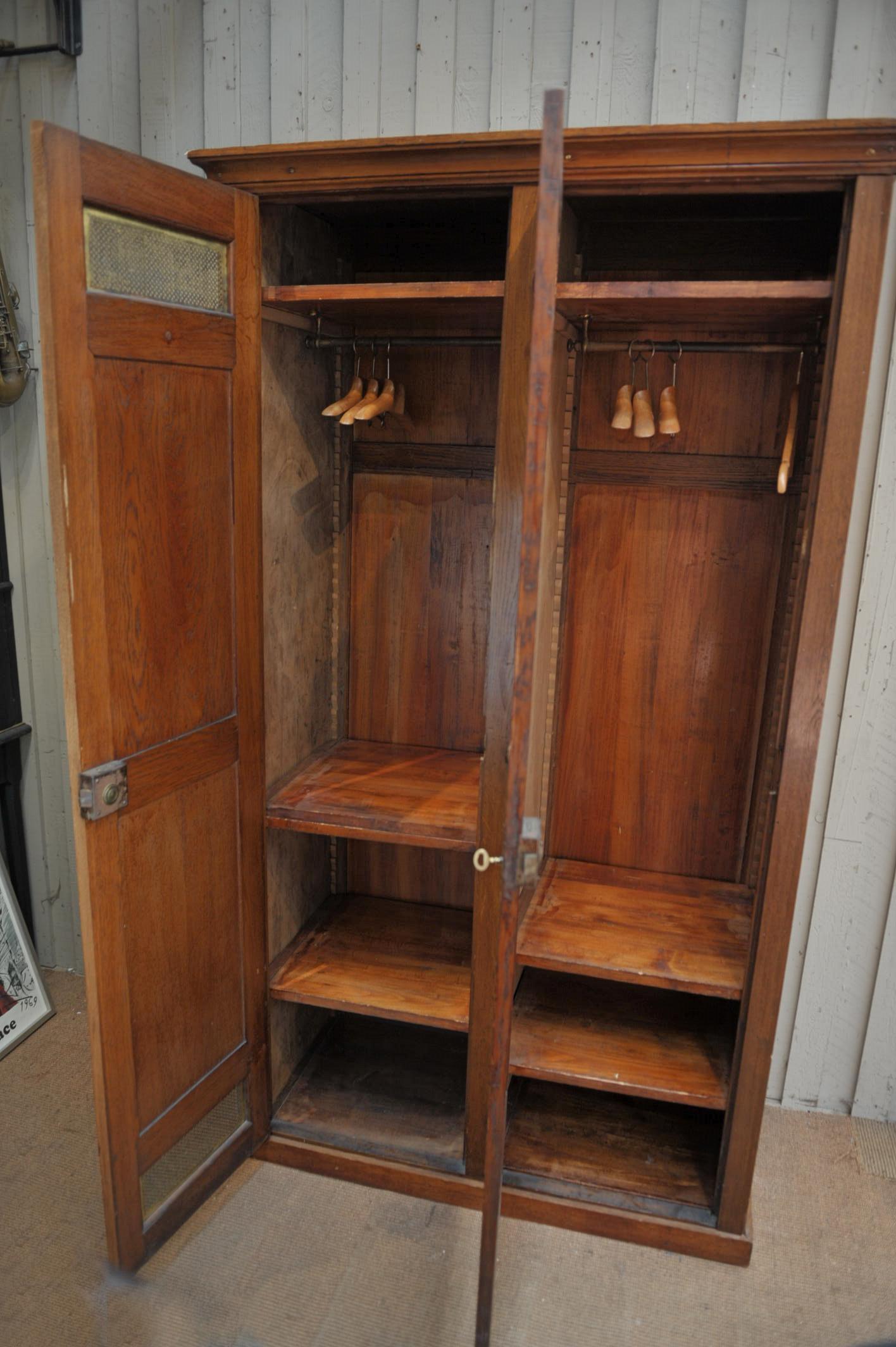 Solid Oak and Brass Banque De France Cupboard Cabinet, circa 1900 1