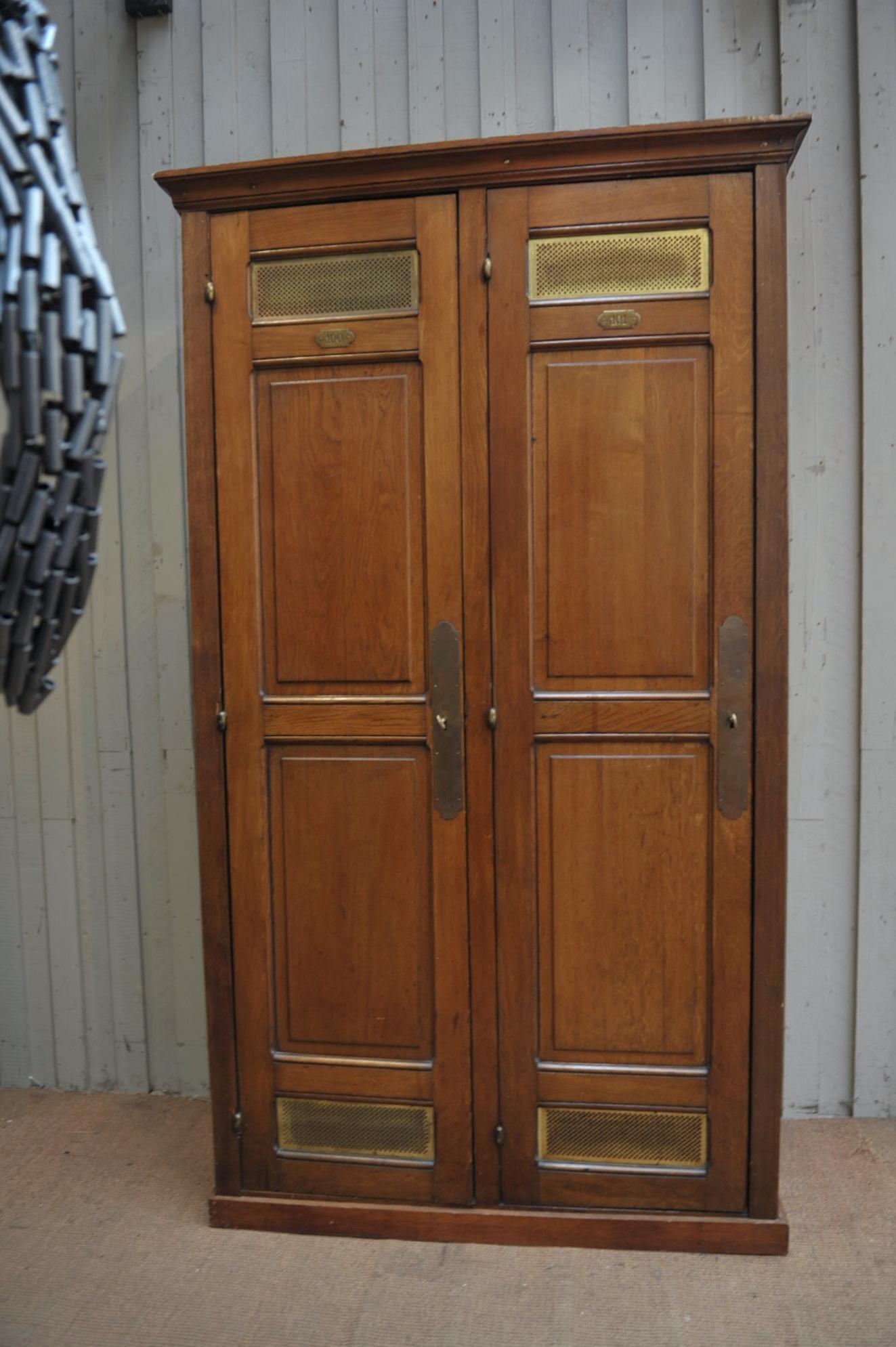 Solid Oak and Brass Banque De France Cupboard Cabinet, circa 1900 2