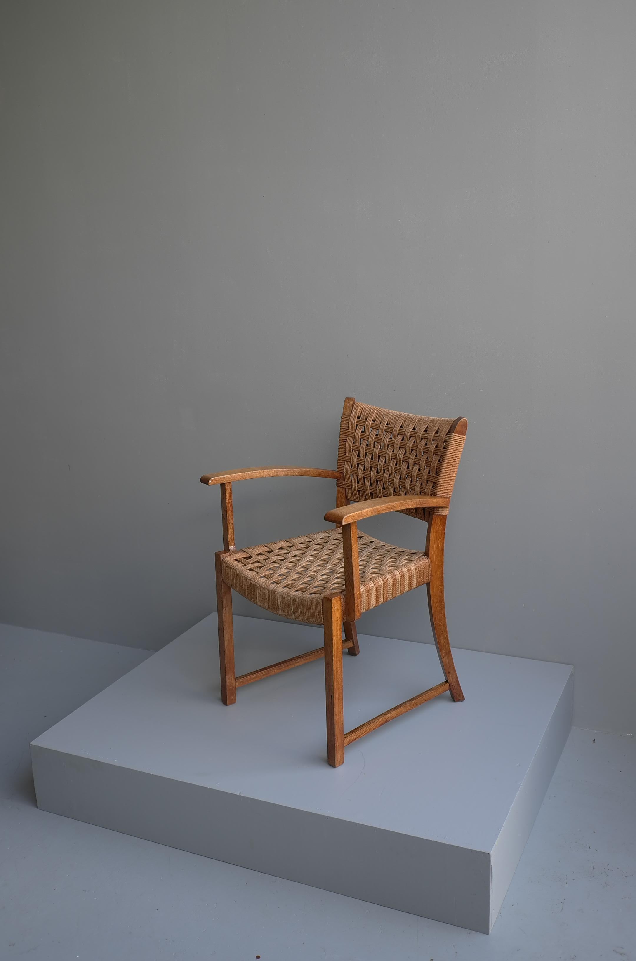 Sillón de roble macizo y cuerda, Moderno de mediados de siglo, Francia, Años 50 siglo XX en venta
