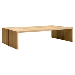 Mesa baja de roble macizo y nogal James de Lynnea Jean