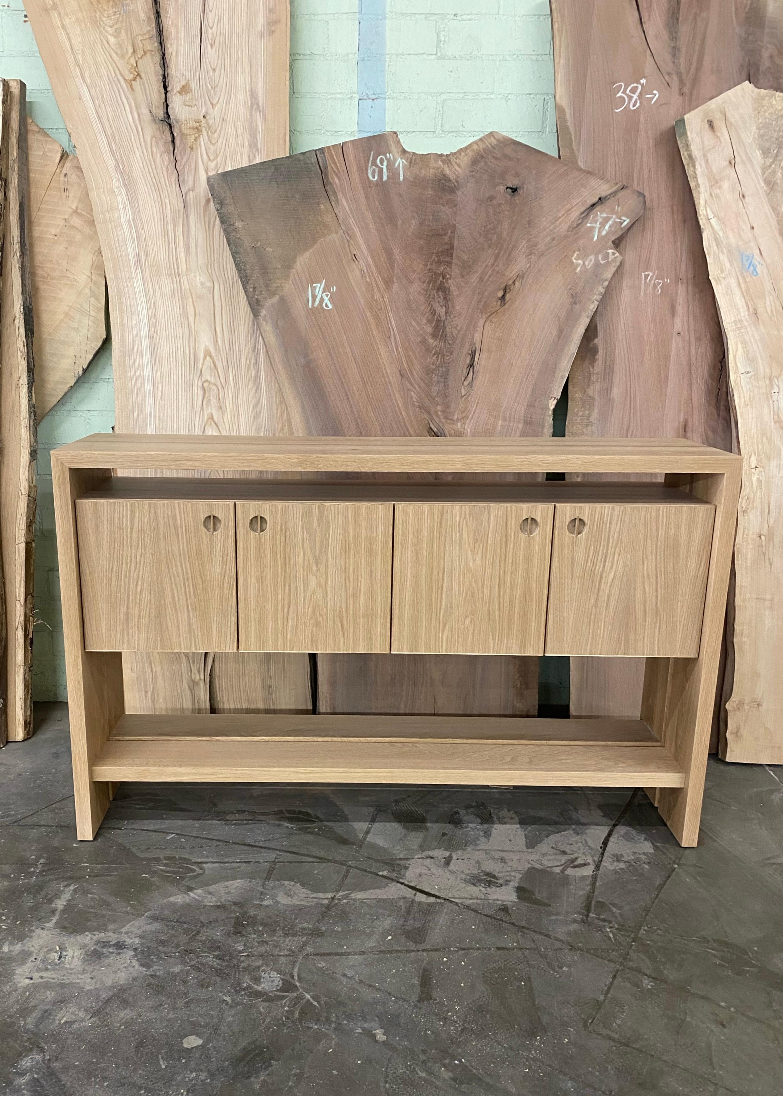 Falegnameria Armadio Jameson in Oak e Noce massiccio di Lynnea Jean in vendita