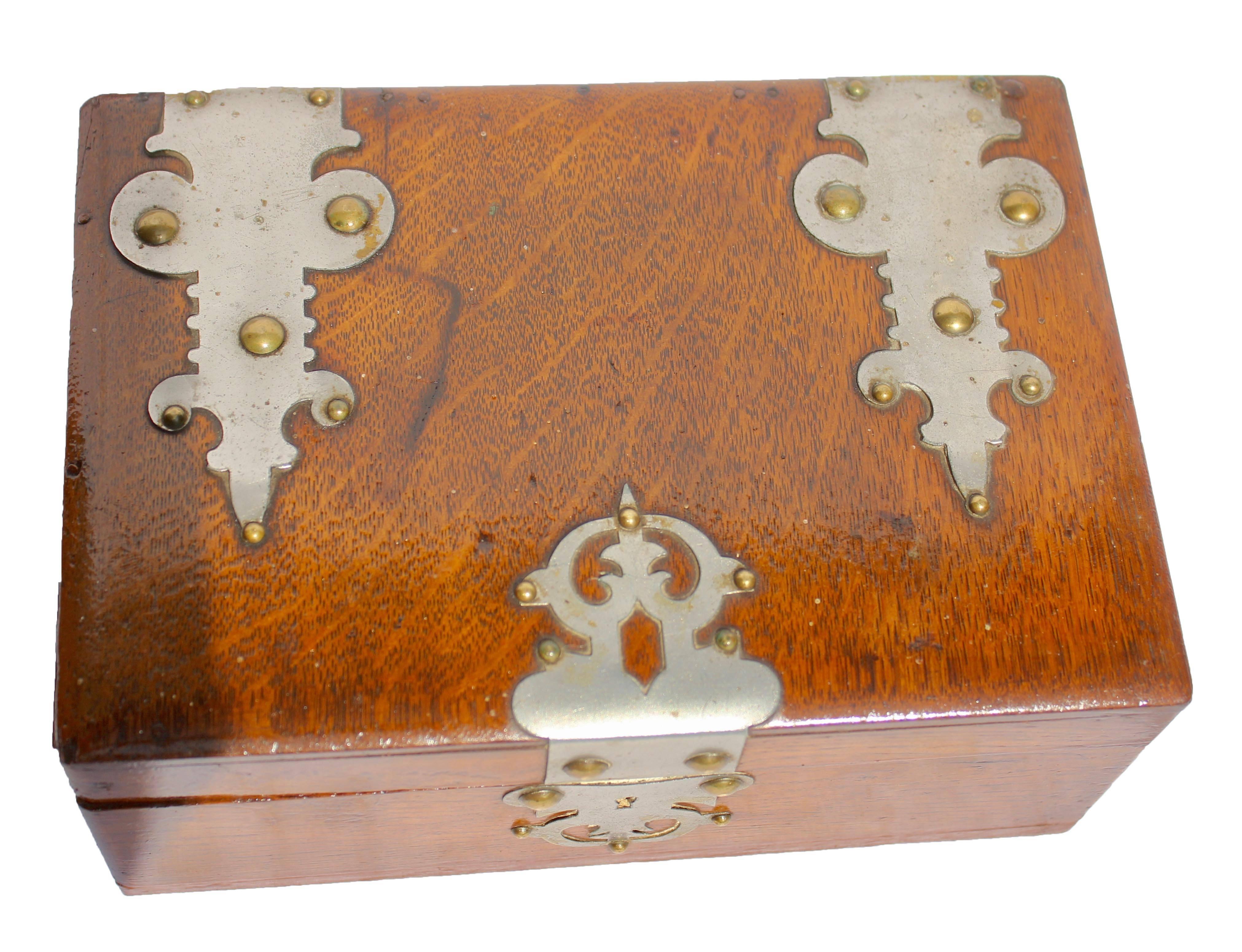 Solid oak Arts & Crafts box, Austria, circa 1890.

About
A solid oak box from the Arts & Crafts period,
Made in Austria.
A very special item with decorative metalwork on top. Definitely one of a kind.
Looks simply stunning.

Please don't