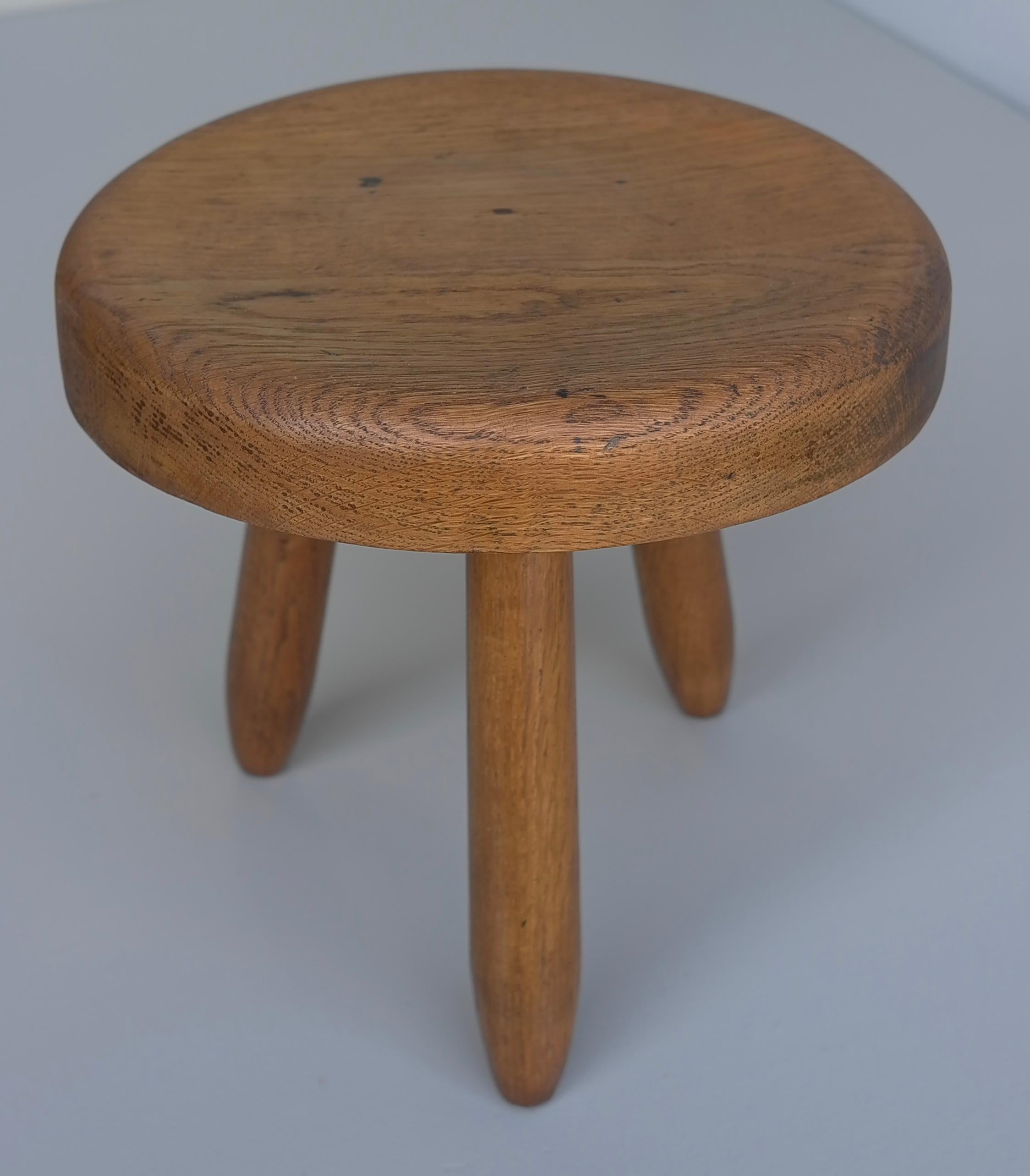 Taburete ' Berger' de roble macizo al estilo de Charlotte Perriand, Francia, años 50 Francés en venta