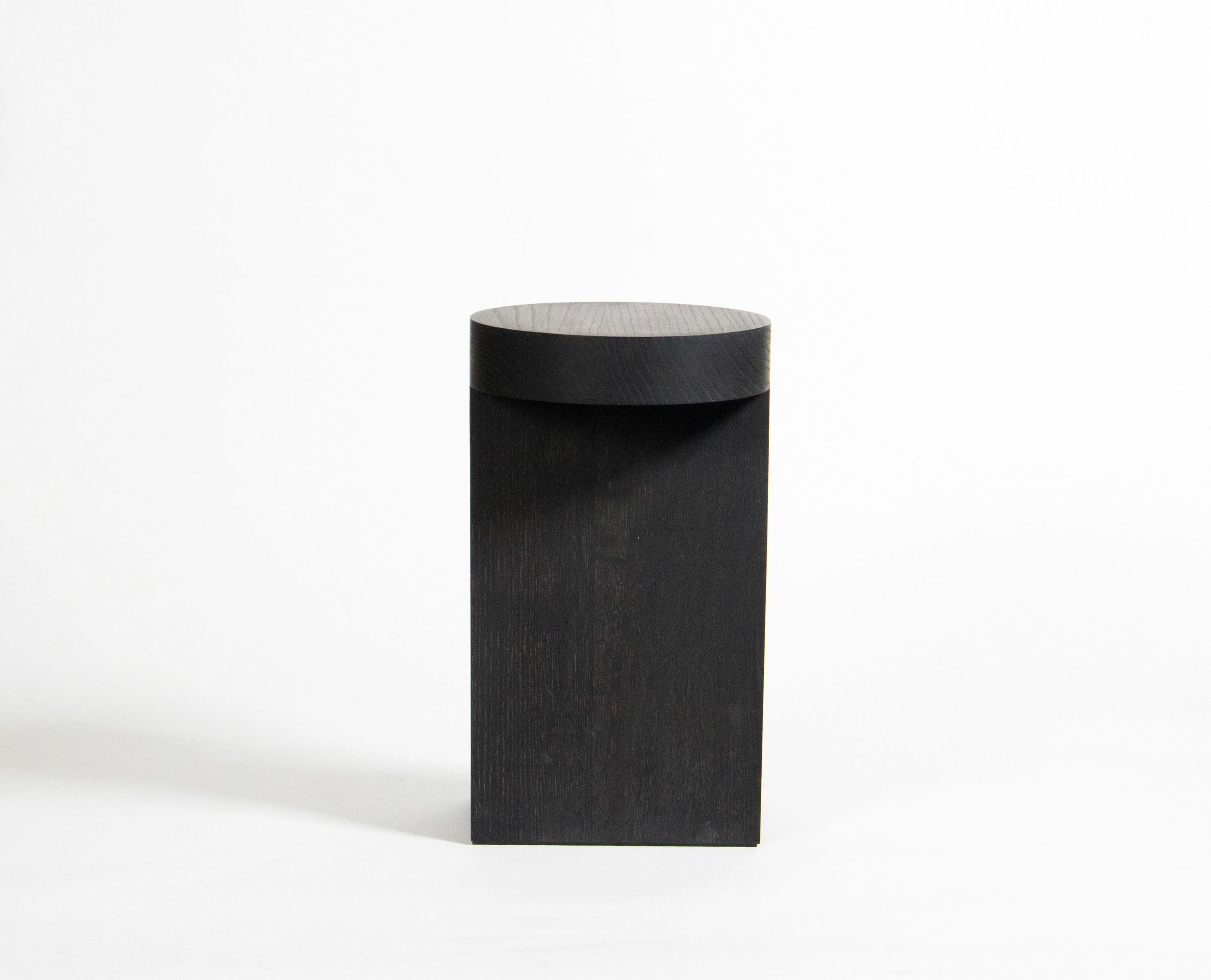 Schwarzer Bleaut-Hocker aus massivem Eichenholz von Tim Vranken (Handgefertigt) im Angebot