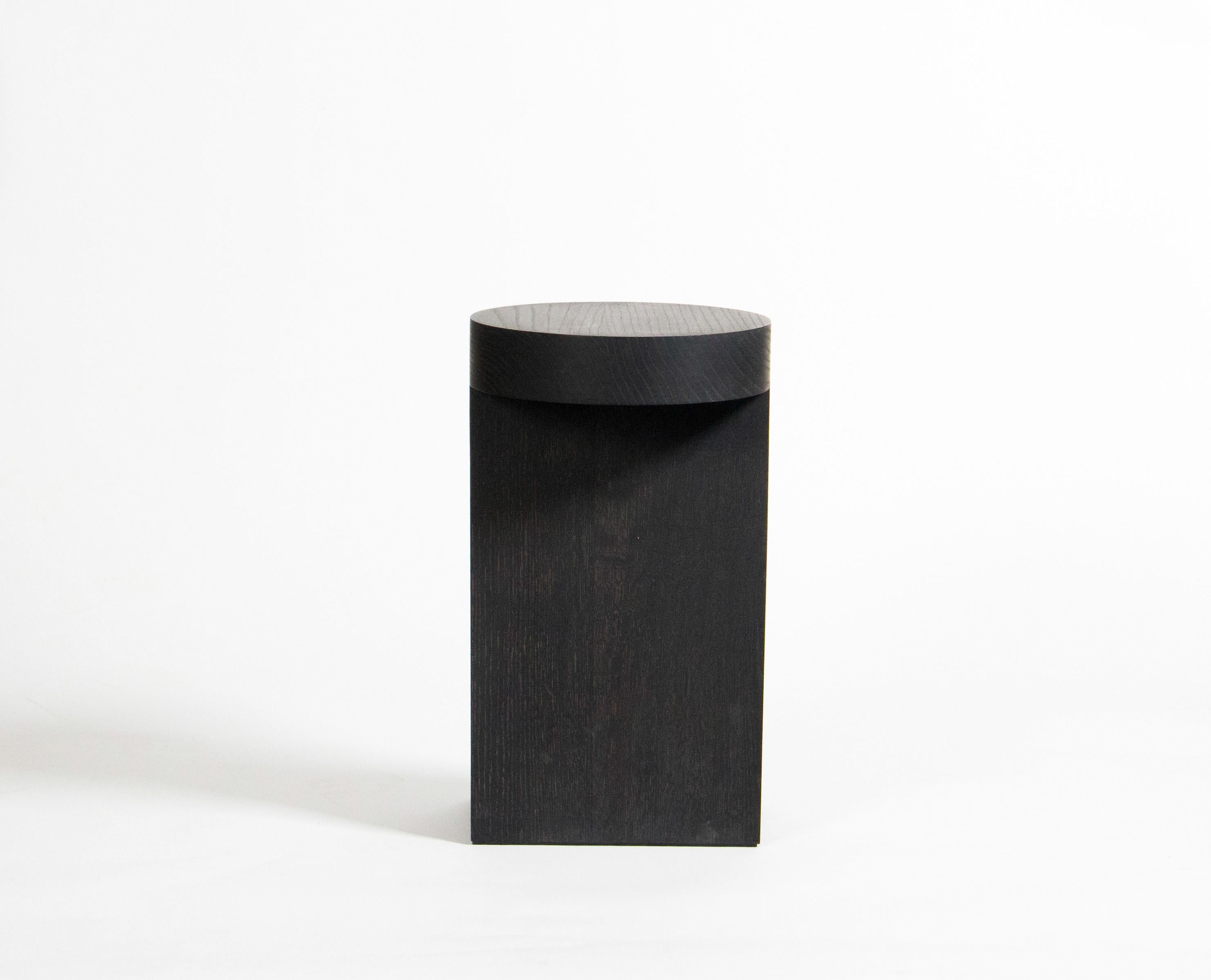 Schwarzer Bleaut-Hocker aus massiver Eiche von Tim Vranken (Handgefertigt) im Angebot