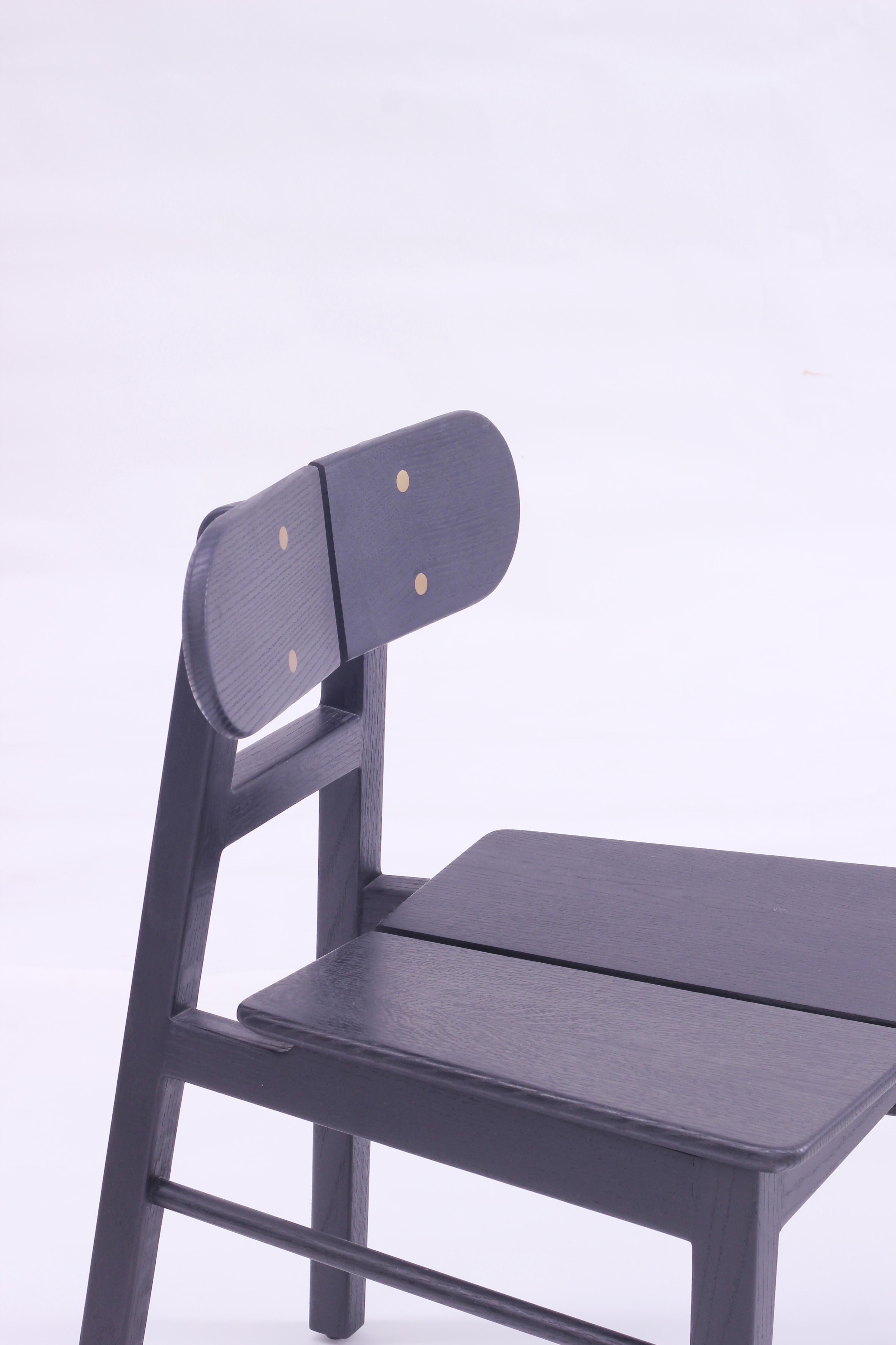Handgefertigter Sessel aus massivem Eichenholz mit schwarzem Schmetterlingsstudien-/Ess-/Beistellstuhl mit Messing  (Moderne der Mitte des Jahrhunderts) im Angebot
